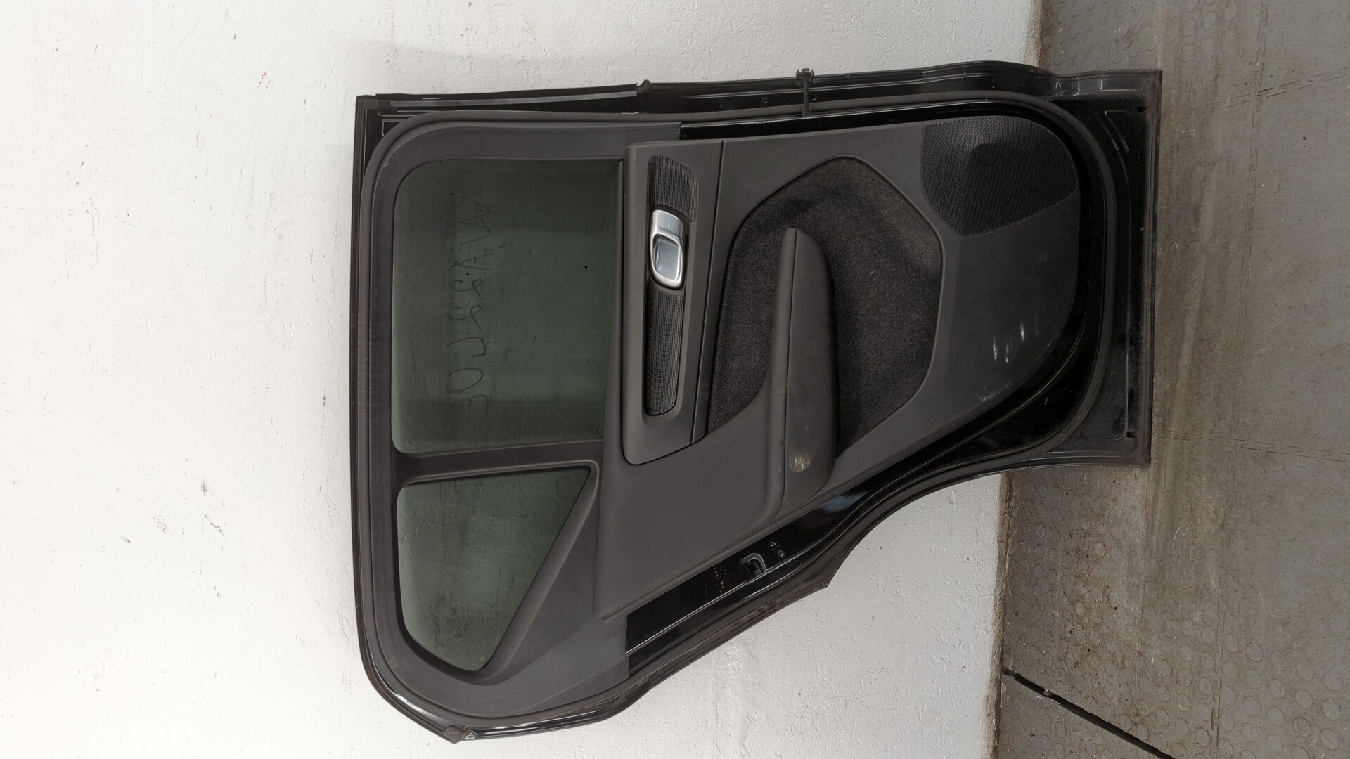 Дверь задняя левая