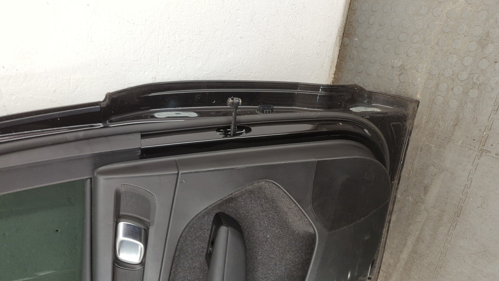 Дверь задняя левая