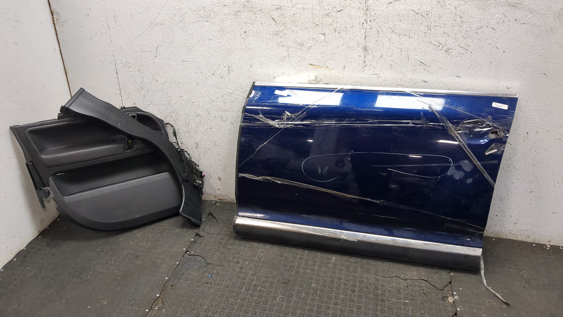 Дверь передняя левая