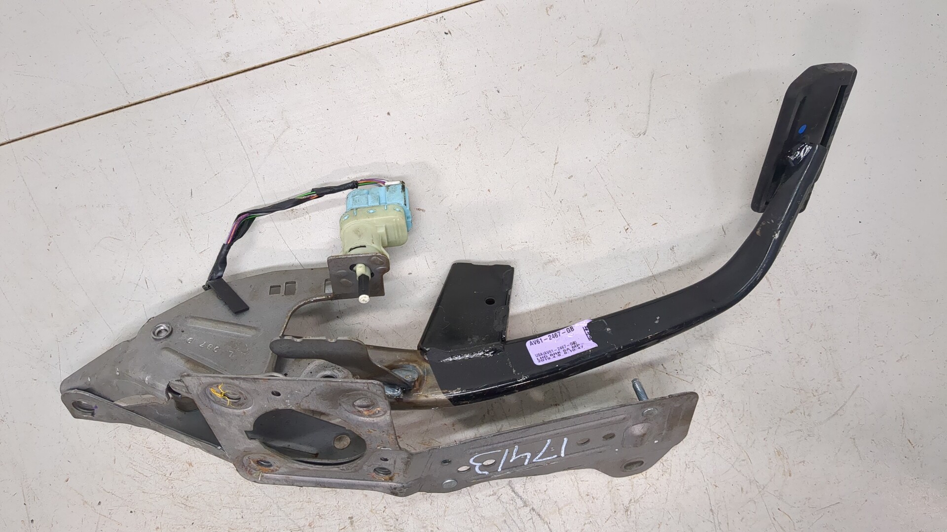 Педаль тормоза