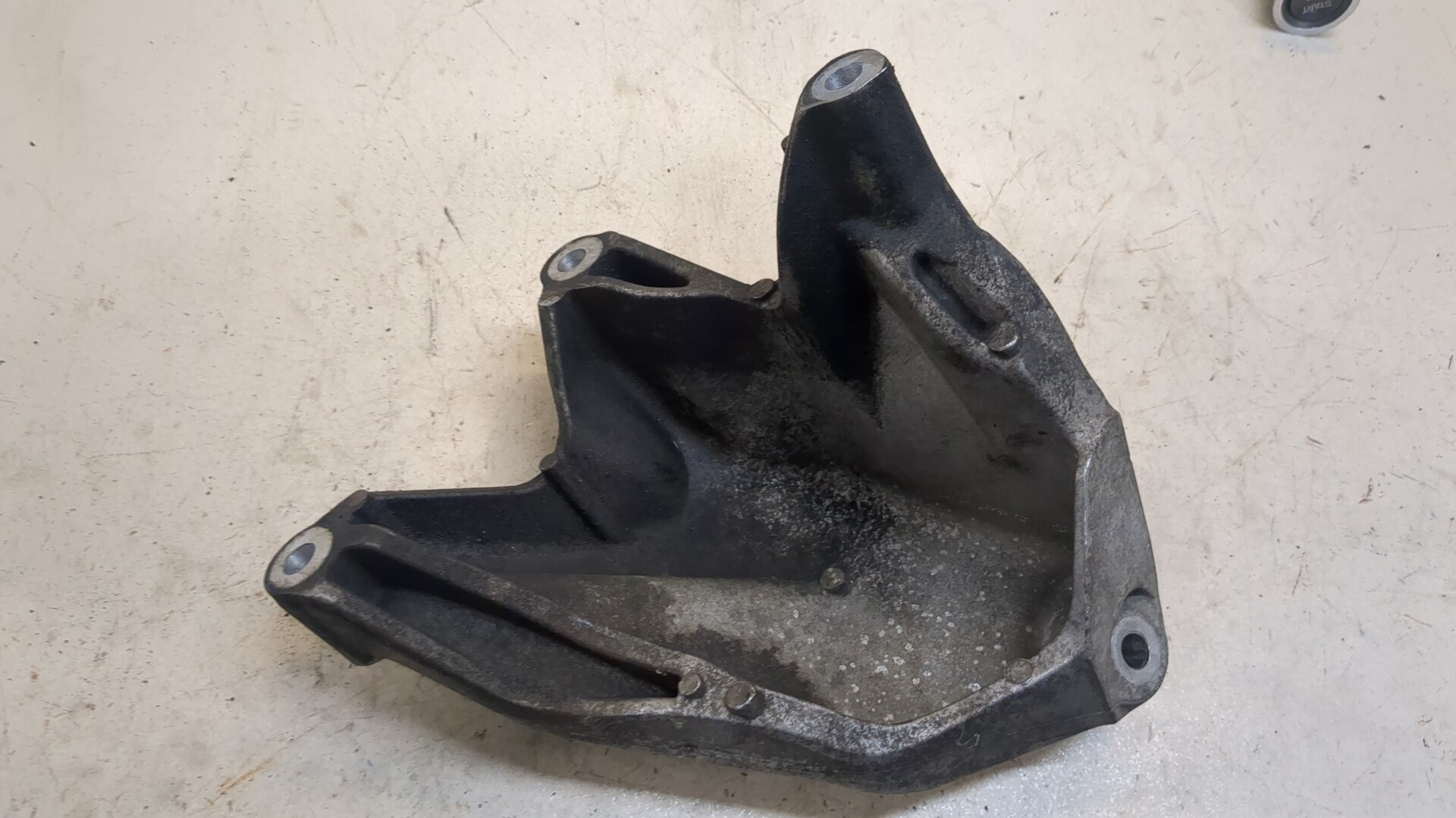 Кронштейн двигателя