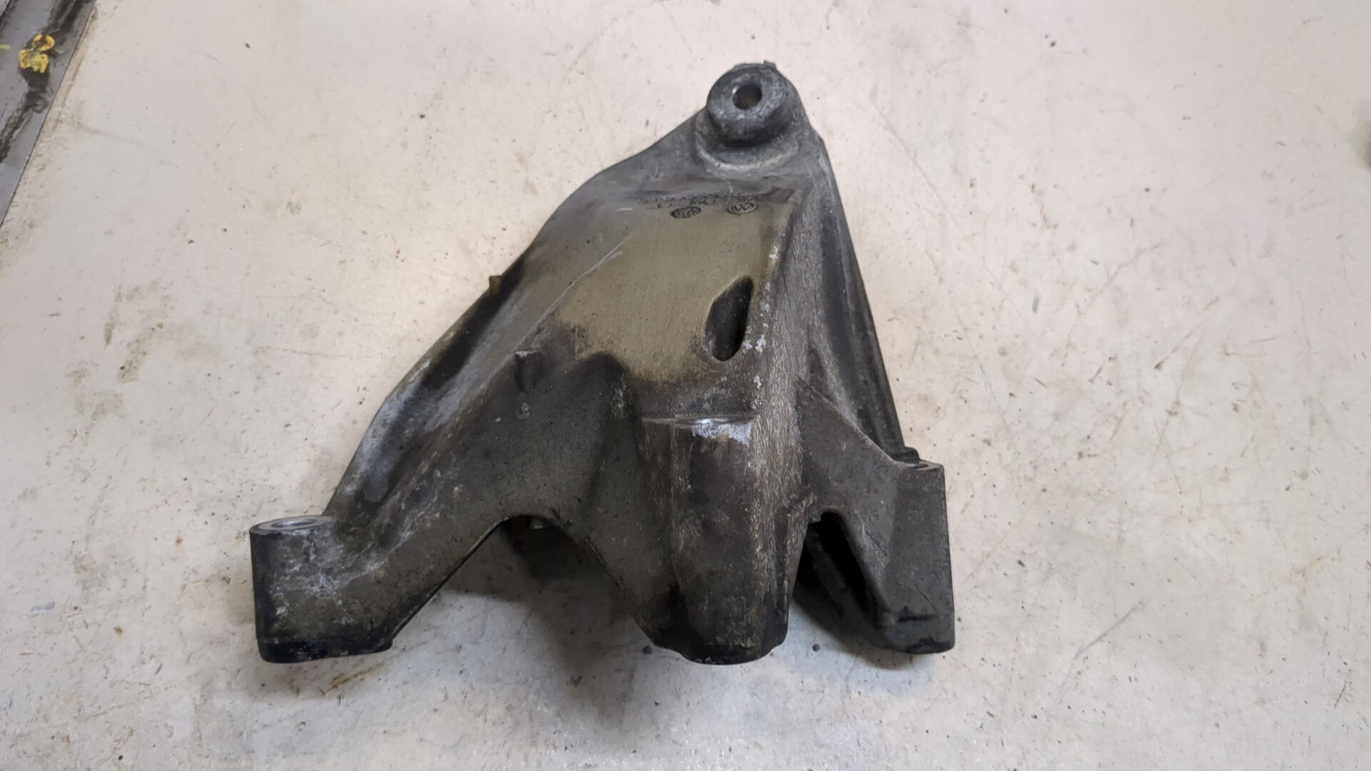 Кронштейн двигателя