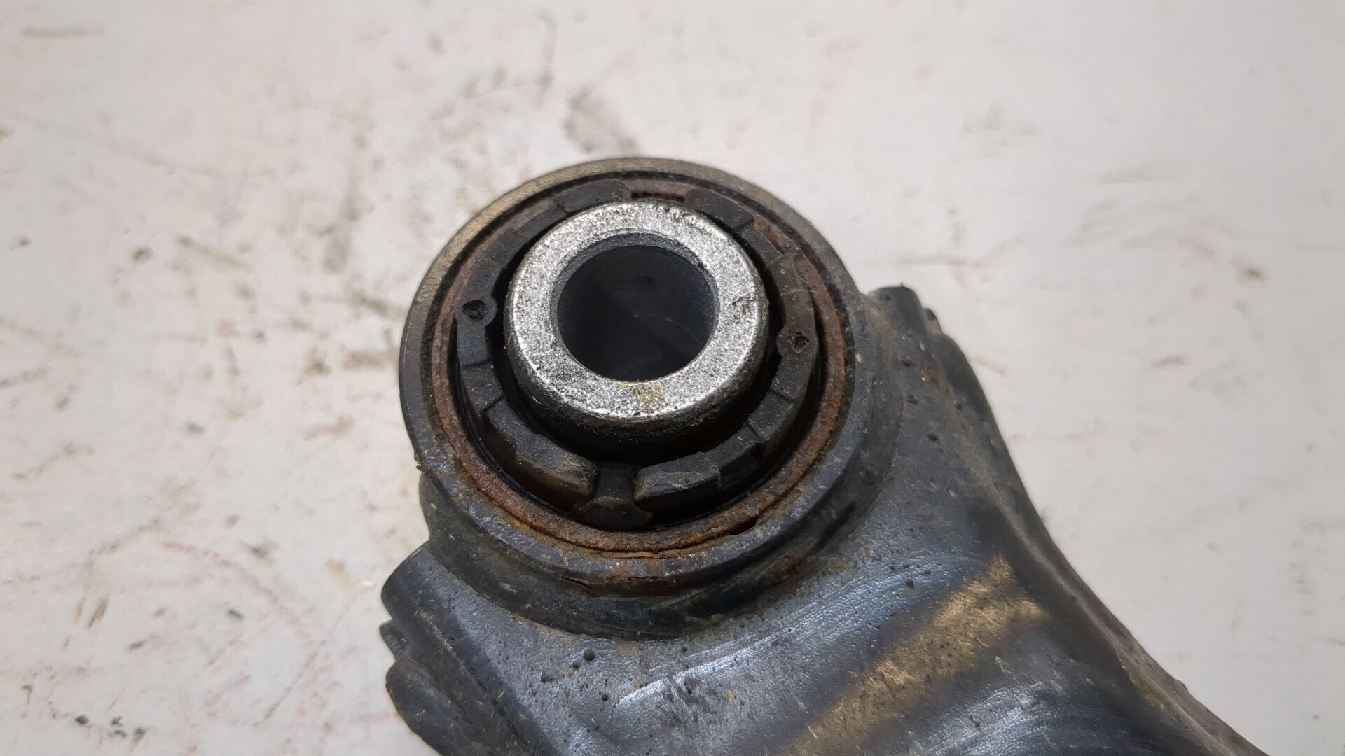 Рычаг задний