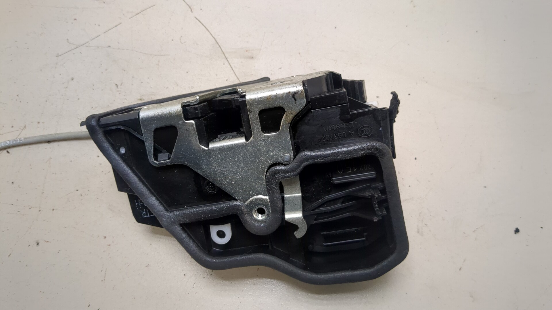 Замок двери передней правой