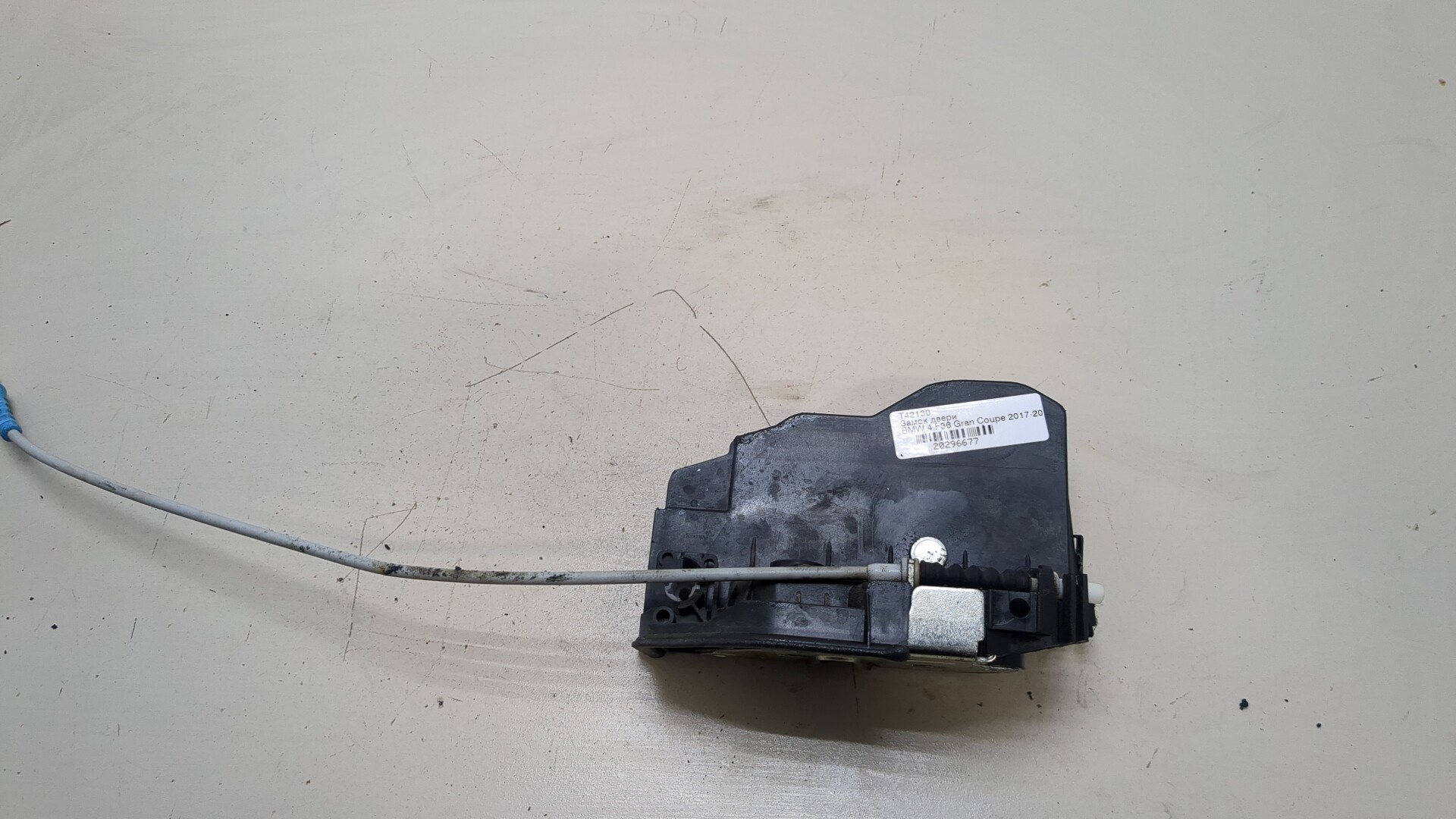 Замок двери передней правой