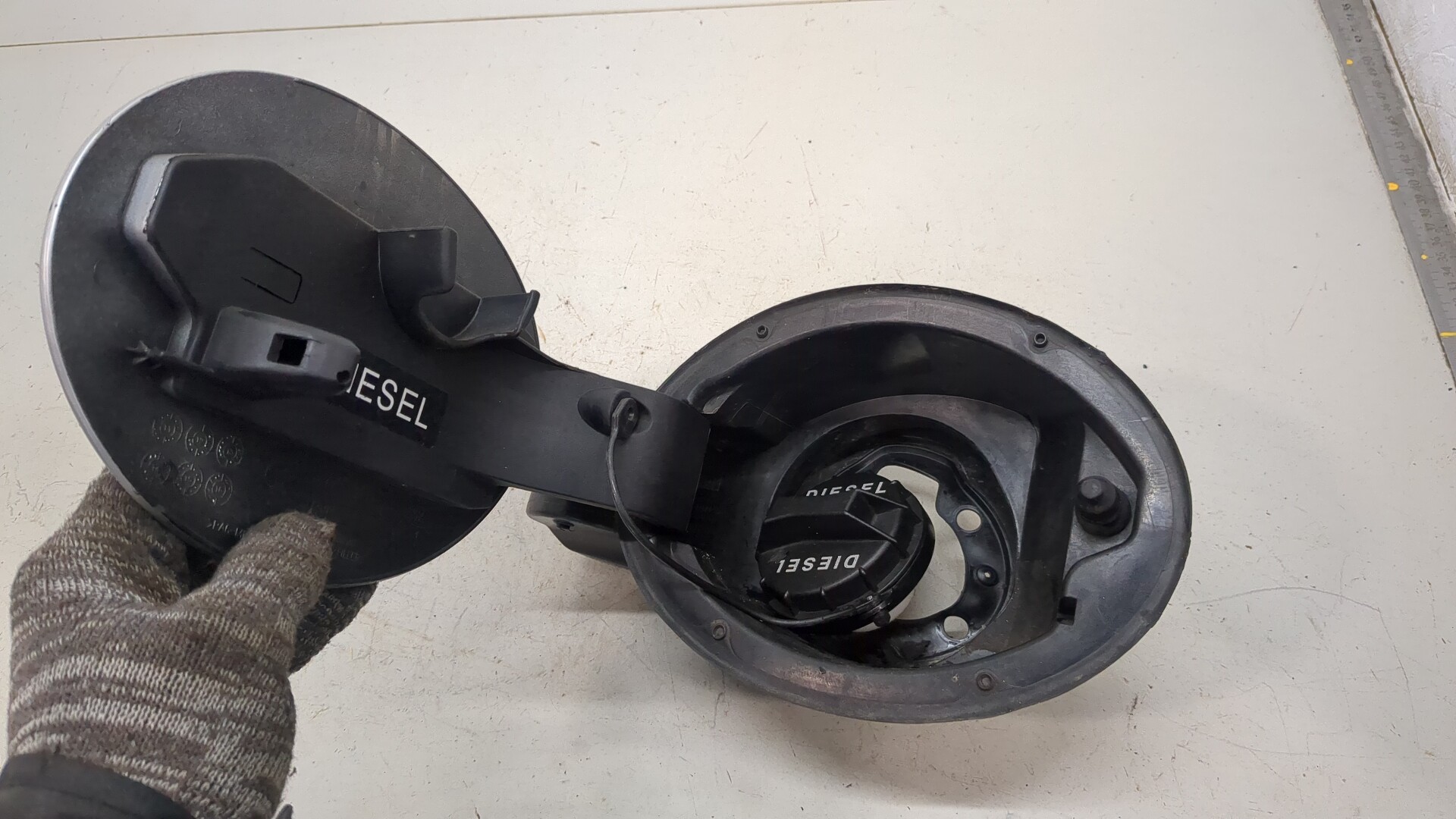 Лючок бензобака