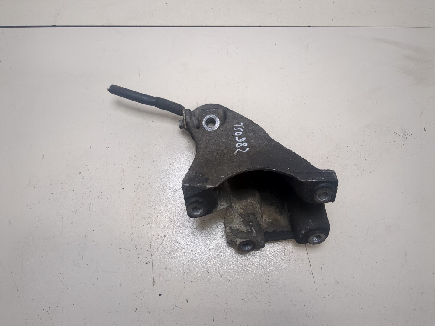 Кронштейн двигателя