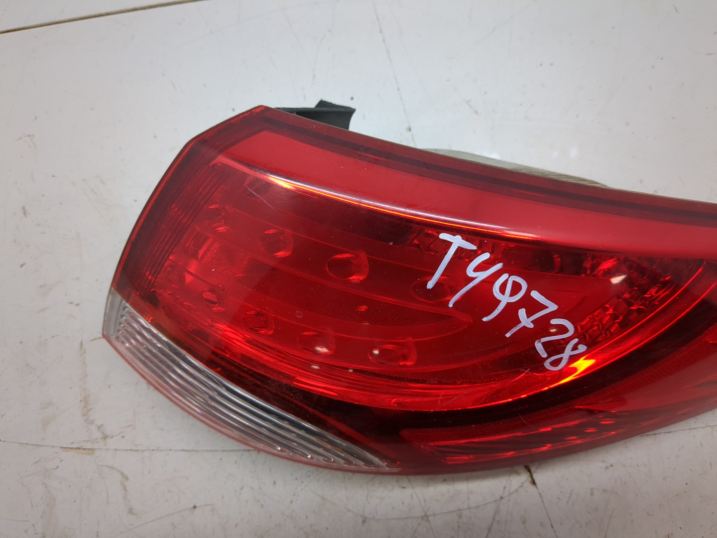 Фонарь задний правый