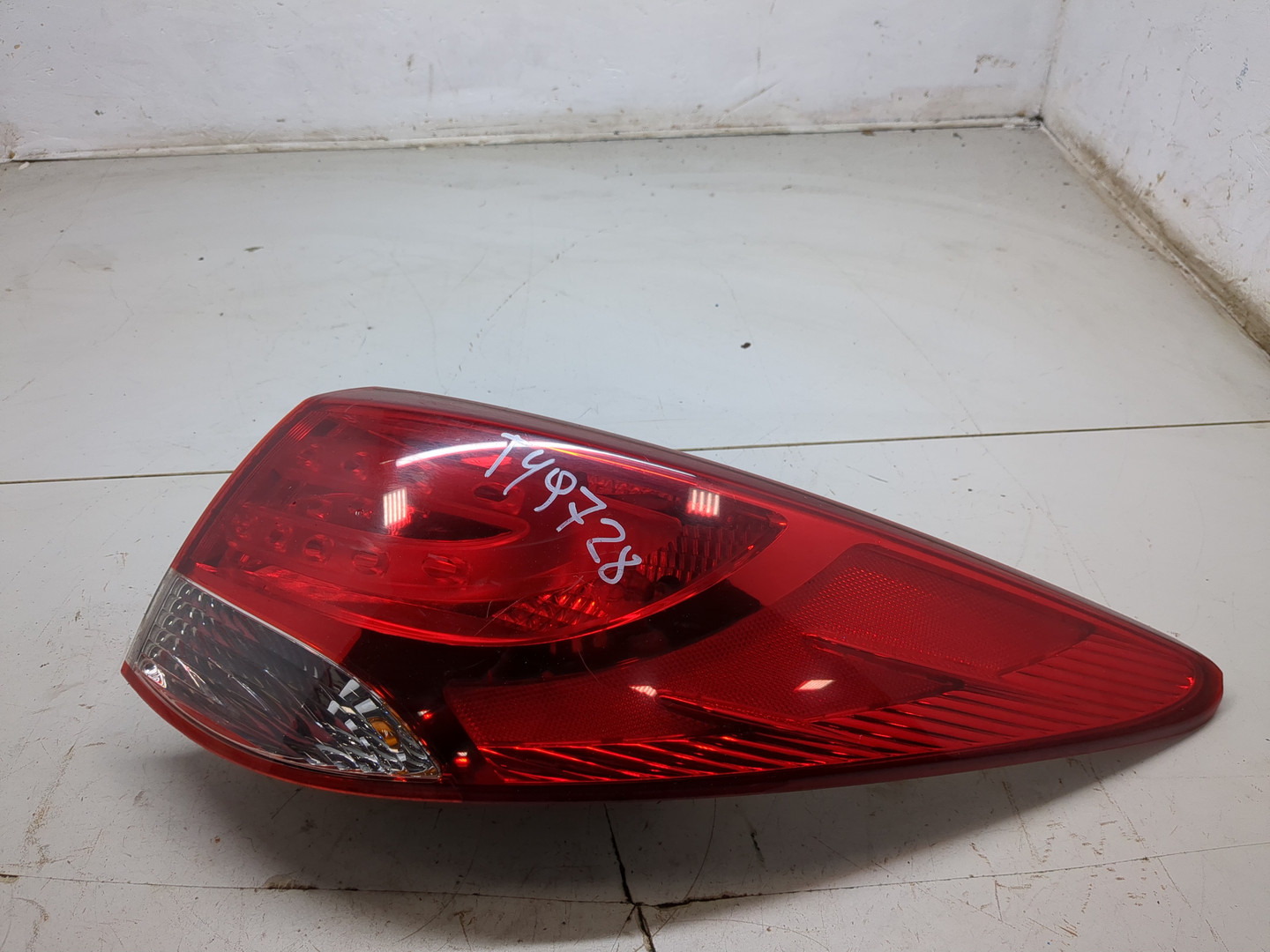 Фонарь задний правый