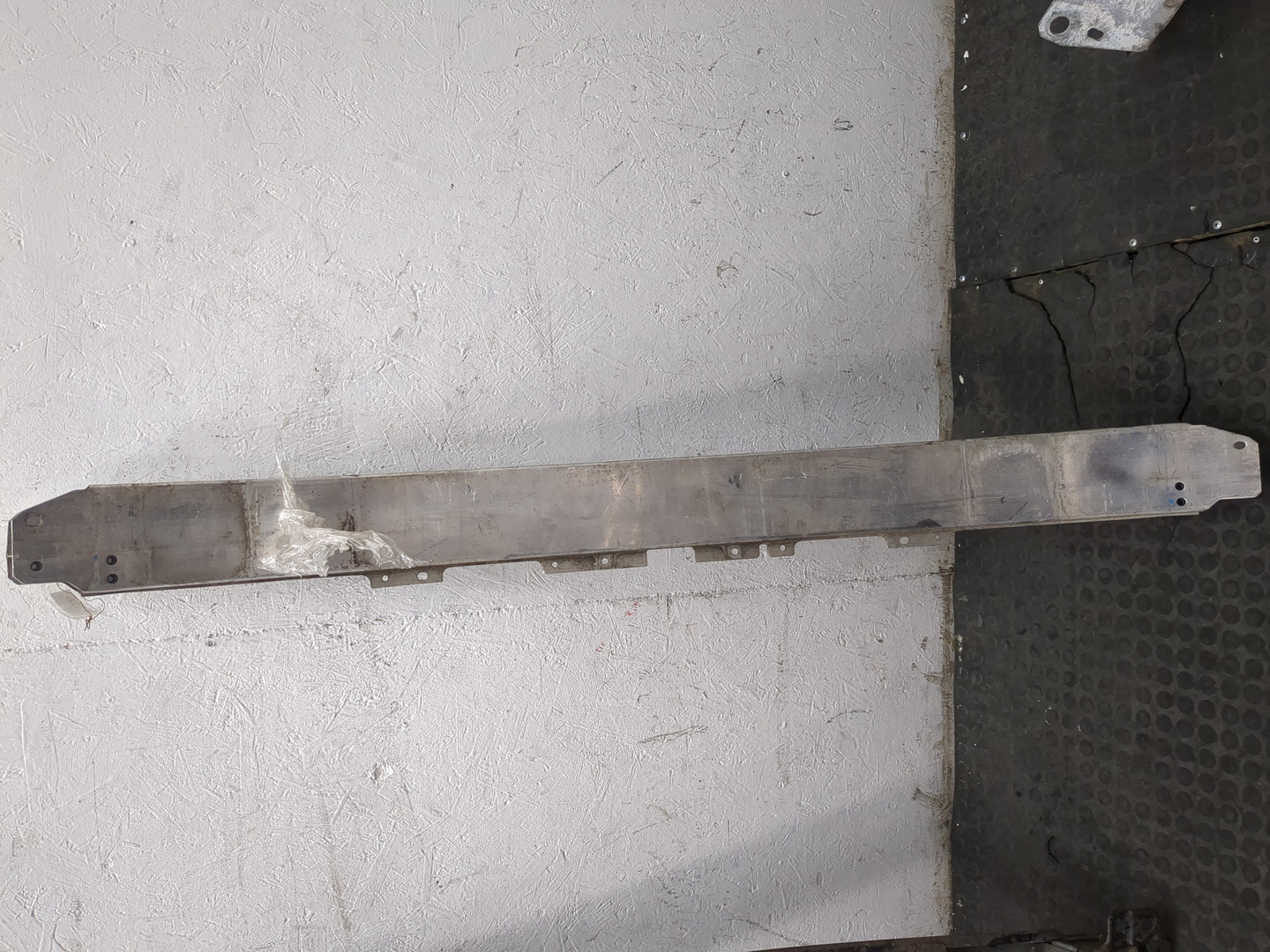 Усилитель переднего бампера