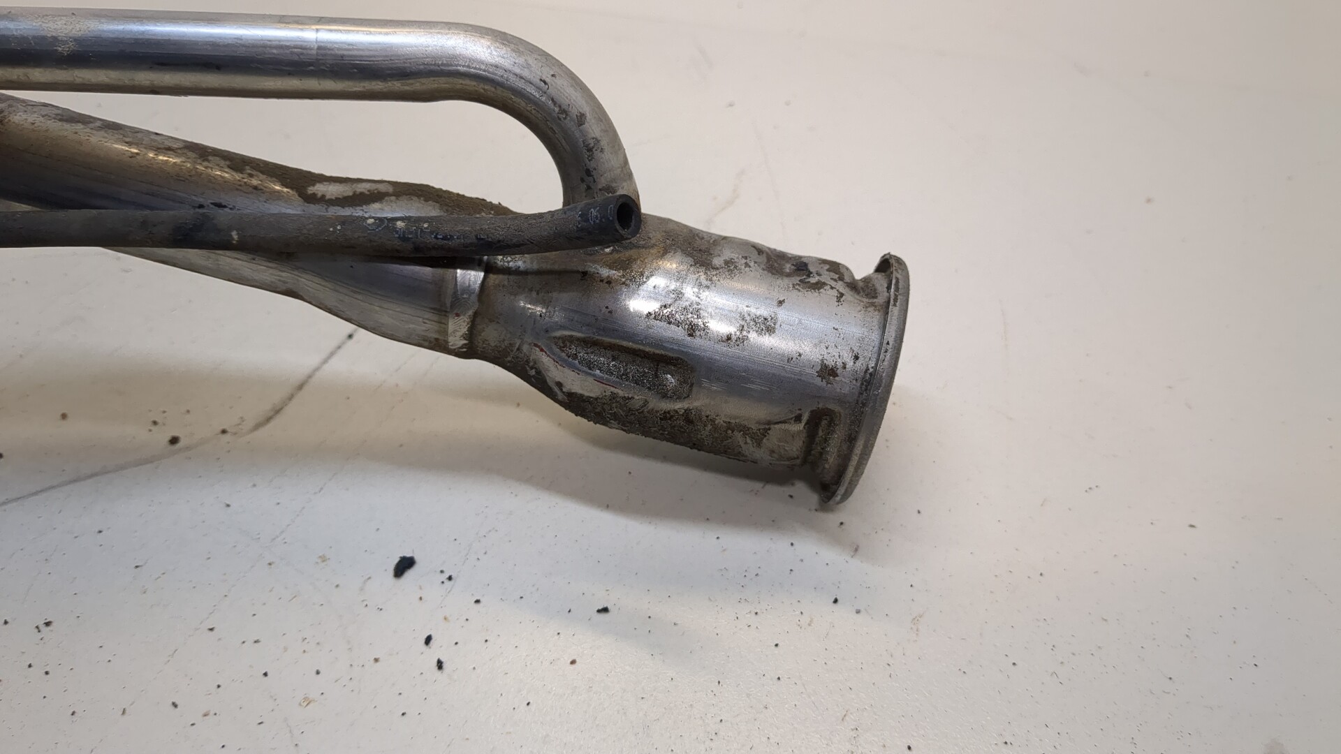 Горловина топливного бака