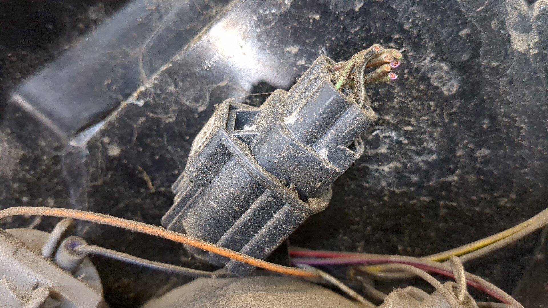 Фонарь задний левый