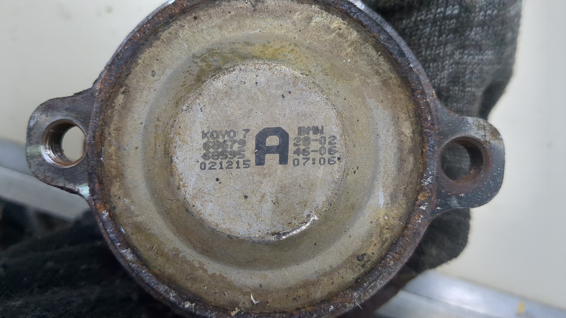 Кулак поворотный задний левый