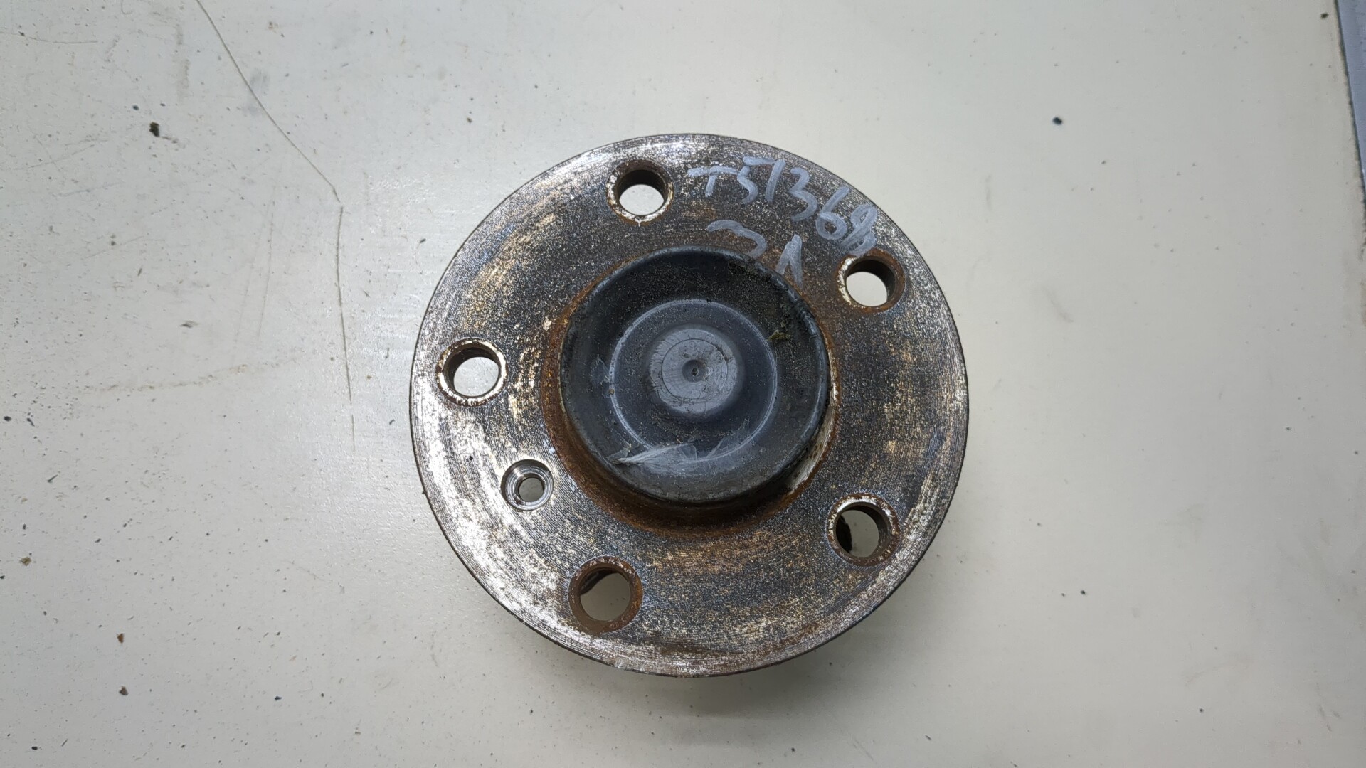 Кулак поворотный задний левый