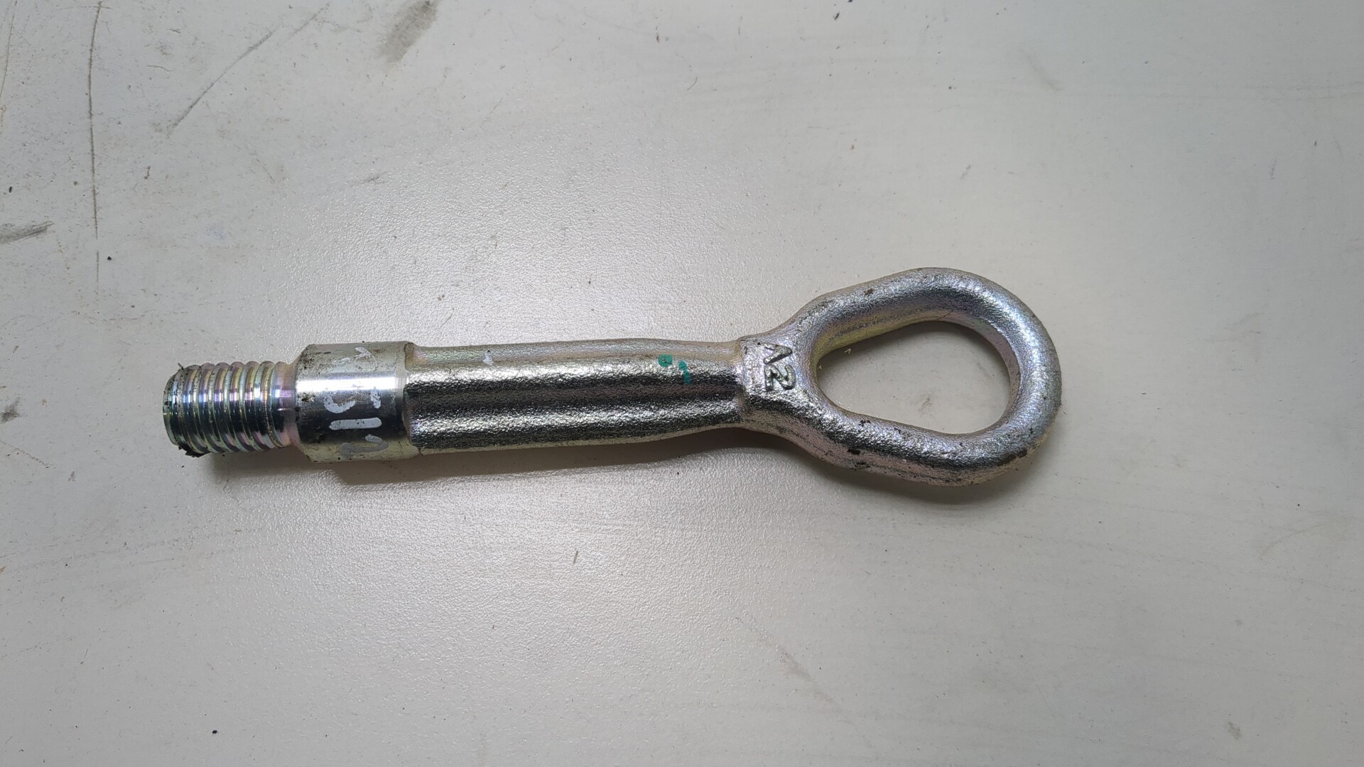 Крюк буксировочный