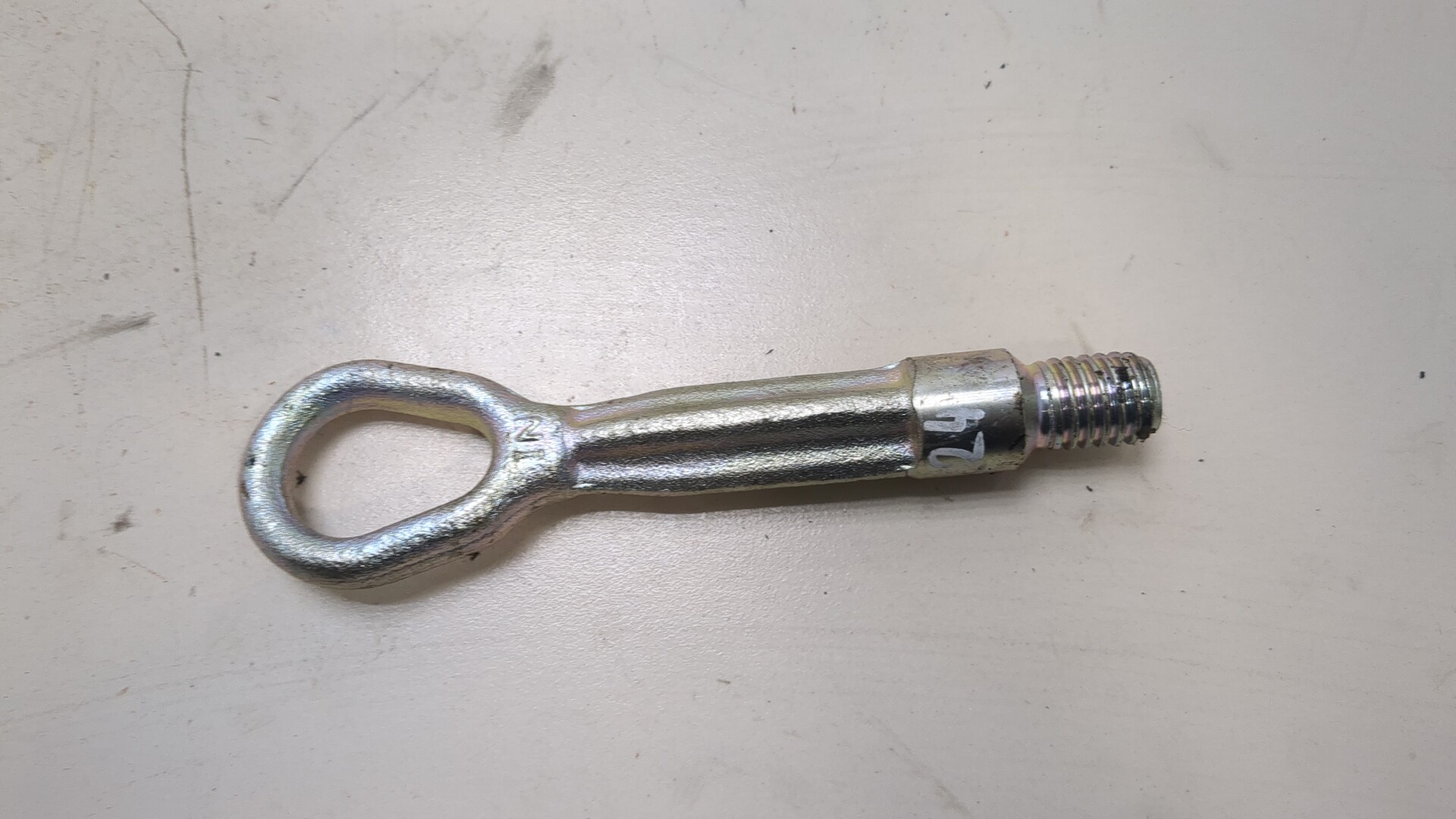 Крюк буксировочный