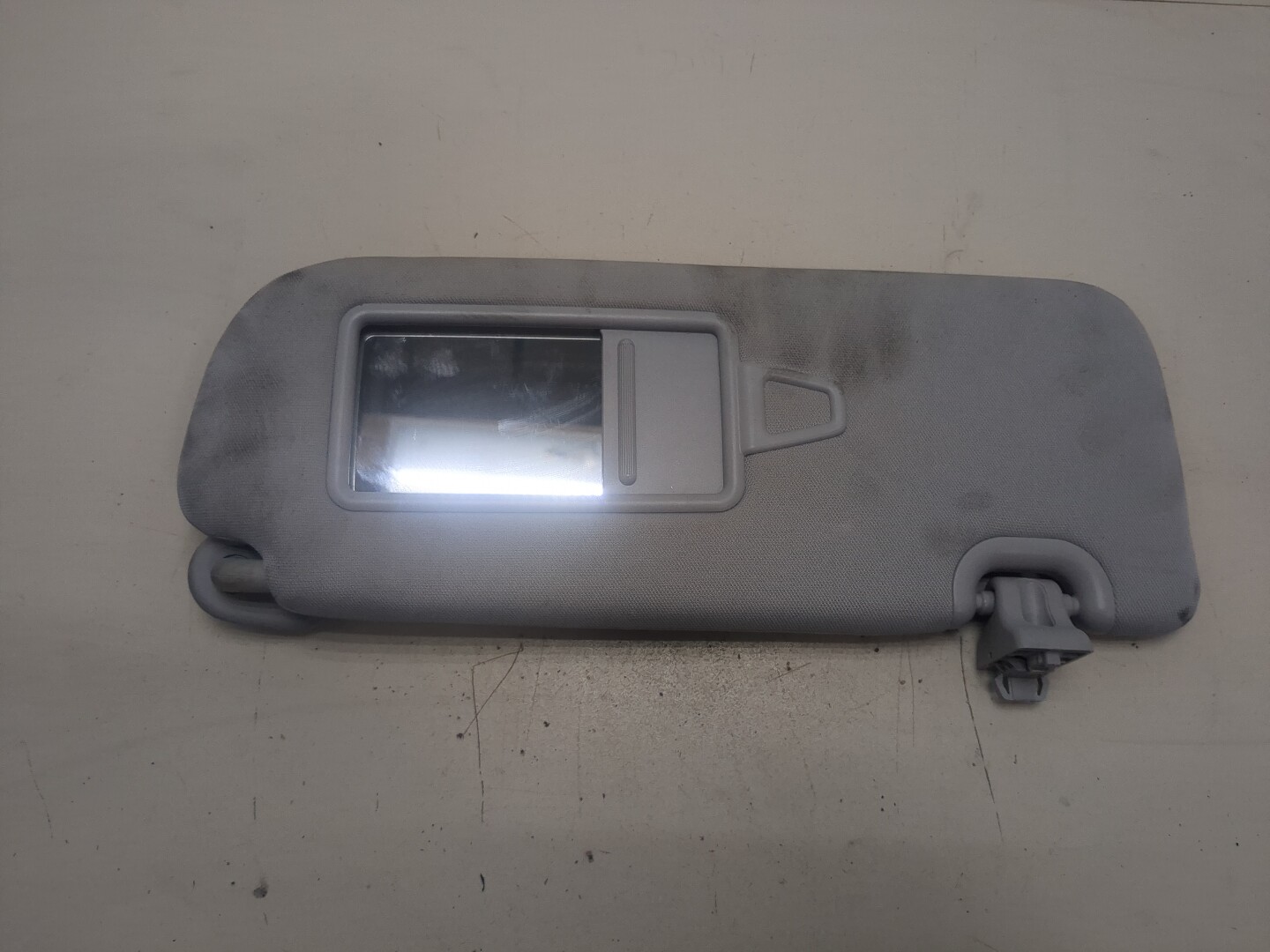 Козырек солнцезащитный