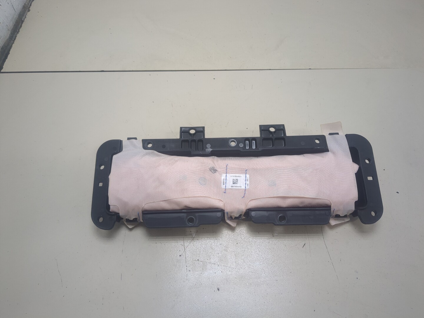 Подушка безопасности нижняя (для колен)