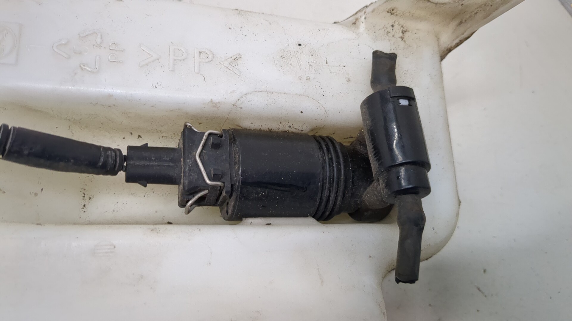 Бачок омывателя лобового стекла