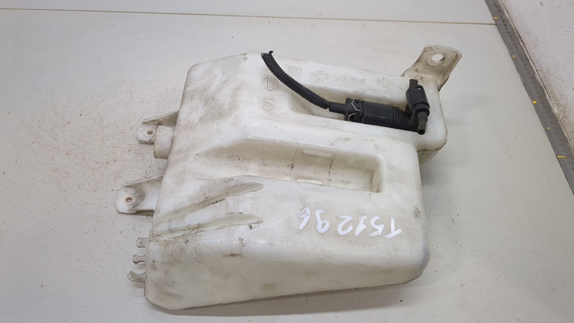 Бачок омывателя лобового стекла