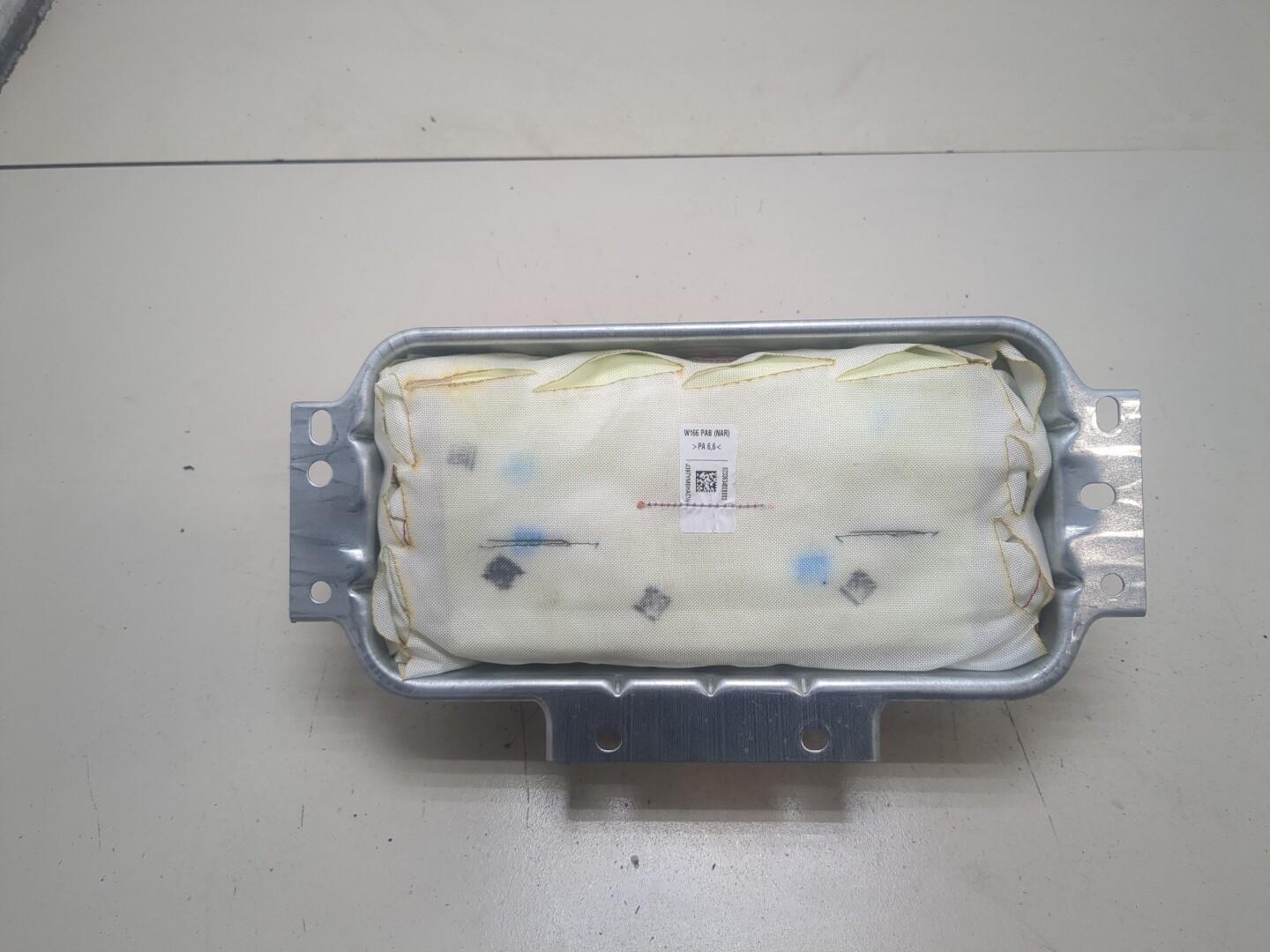 Подушка безопасности пассажирская (в торпедо)