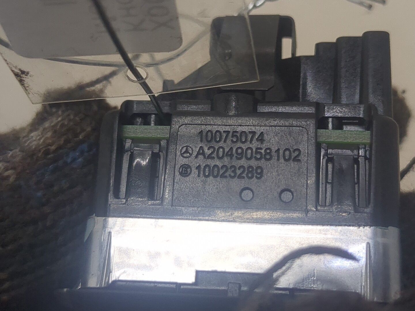 Кнопка стеклоподъемника