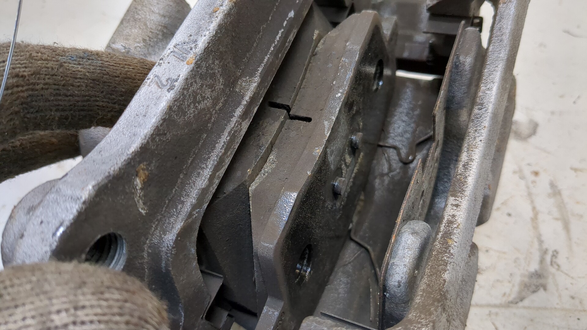 Суппорт передний правый