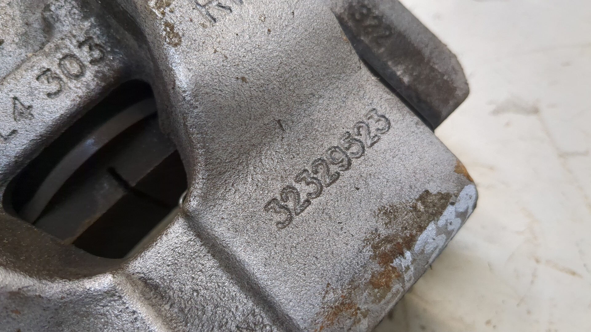 Суппорт передний правый