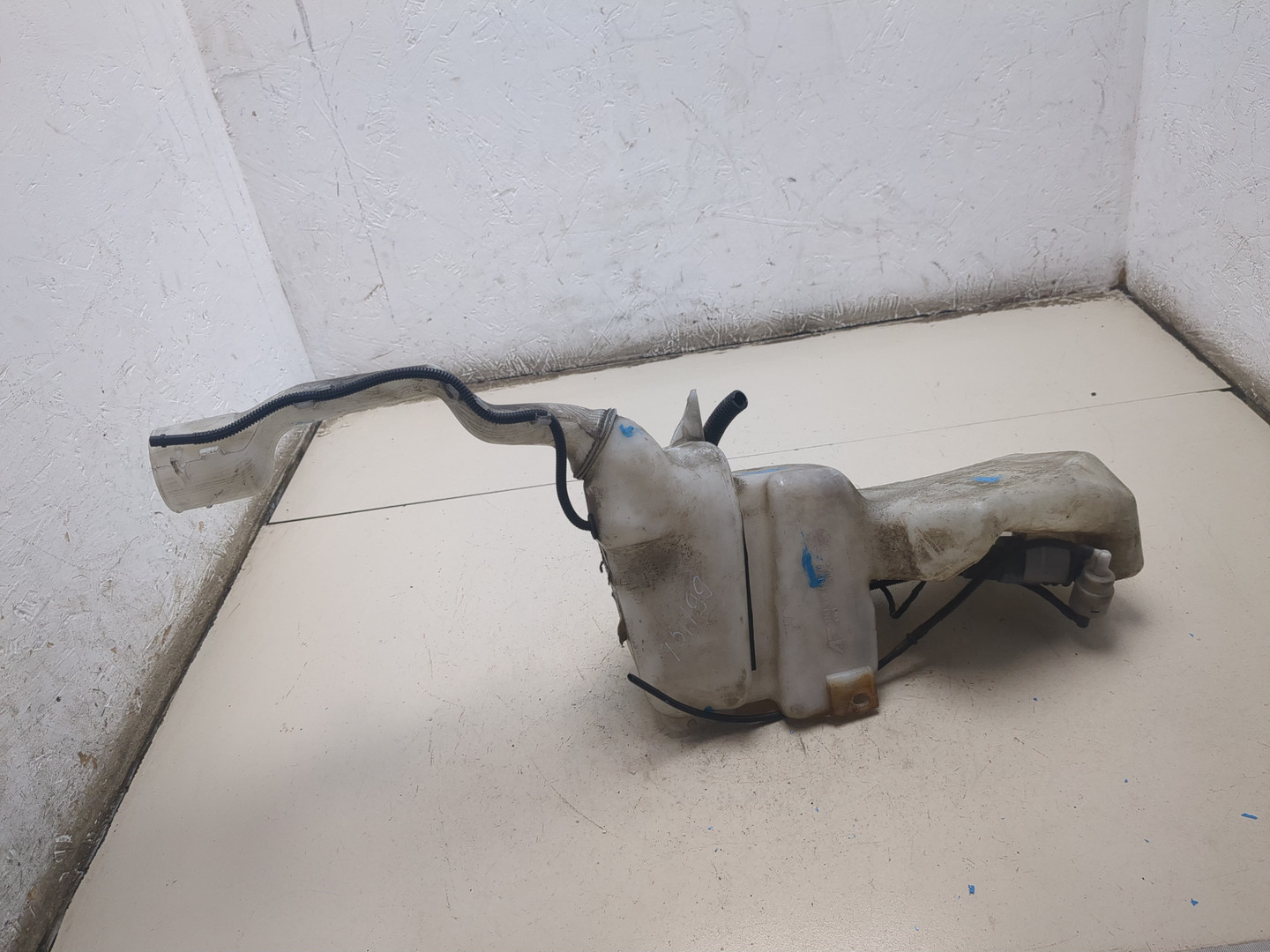 Бачок омывателя лобового стекла