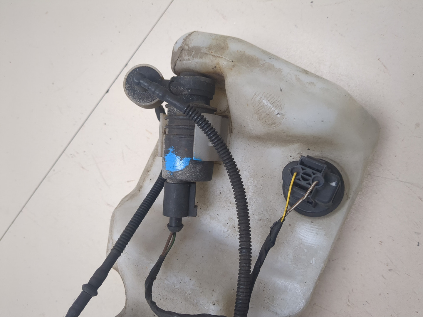 Бачок омывателя лобового стекла