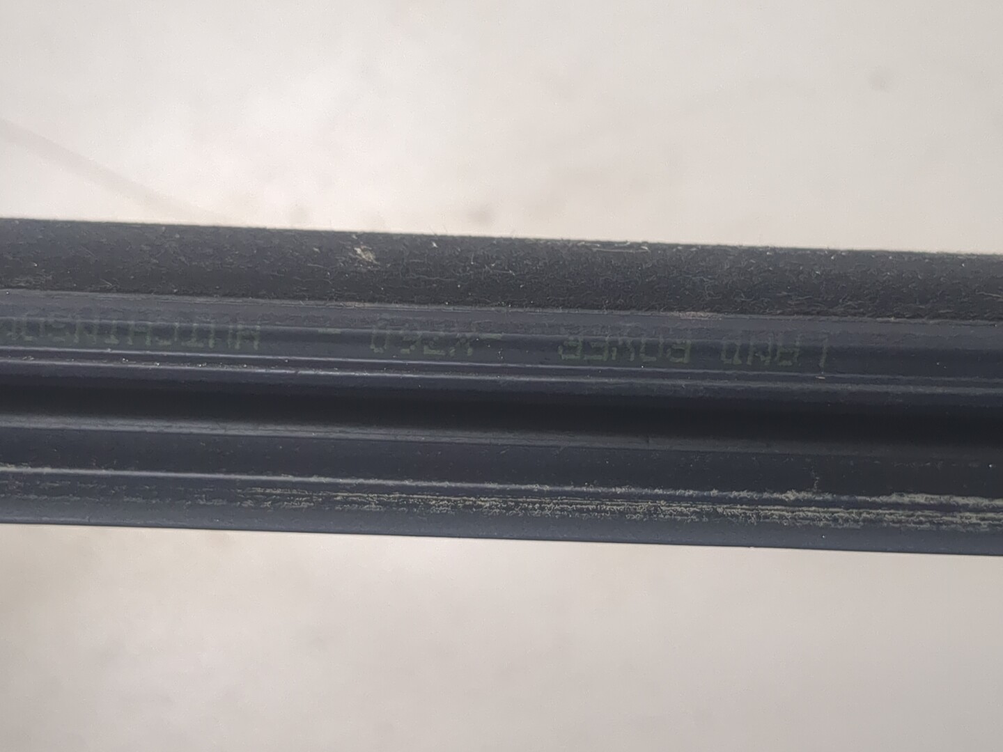 Накладка стекла заднего левого