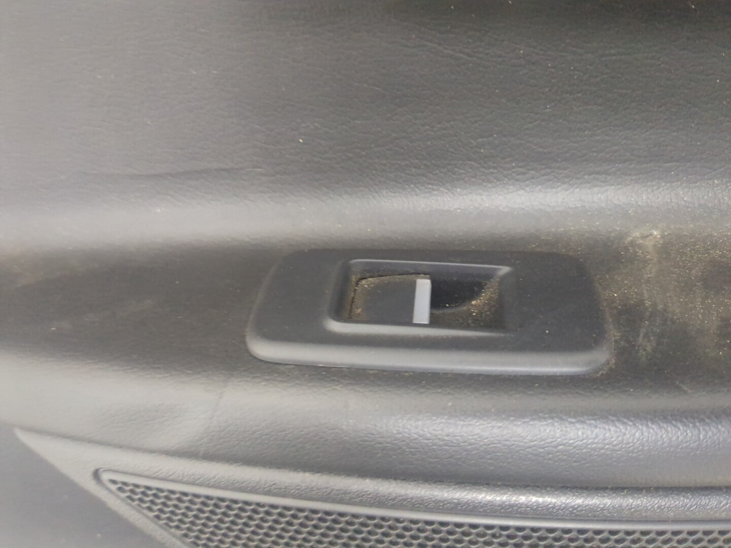 Обшивка двери задней левой