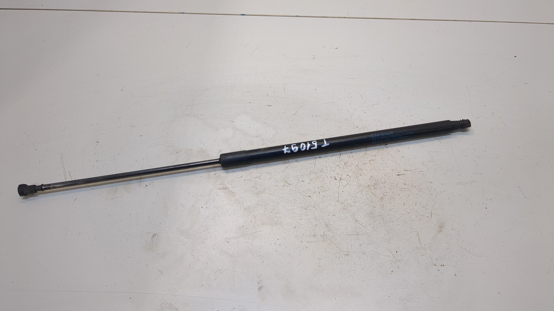 Амортизатор крышки багажника