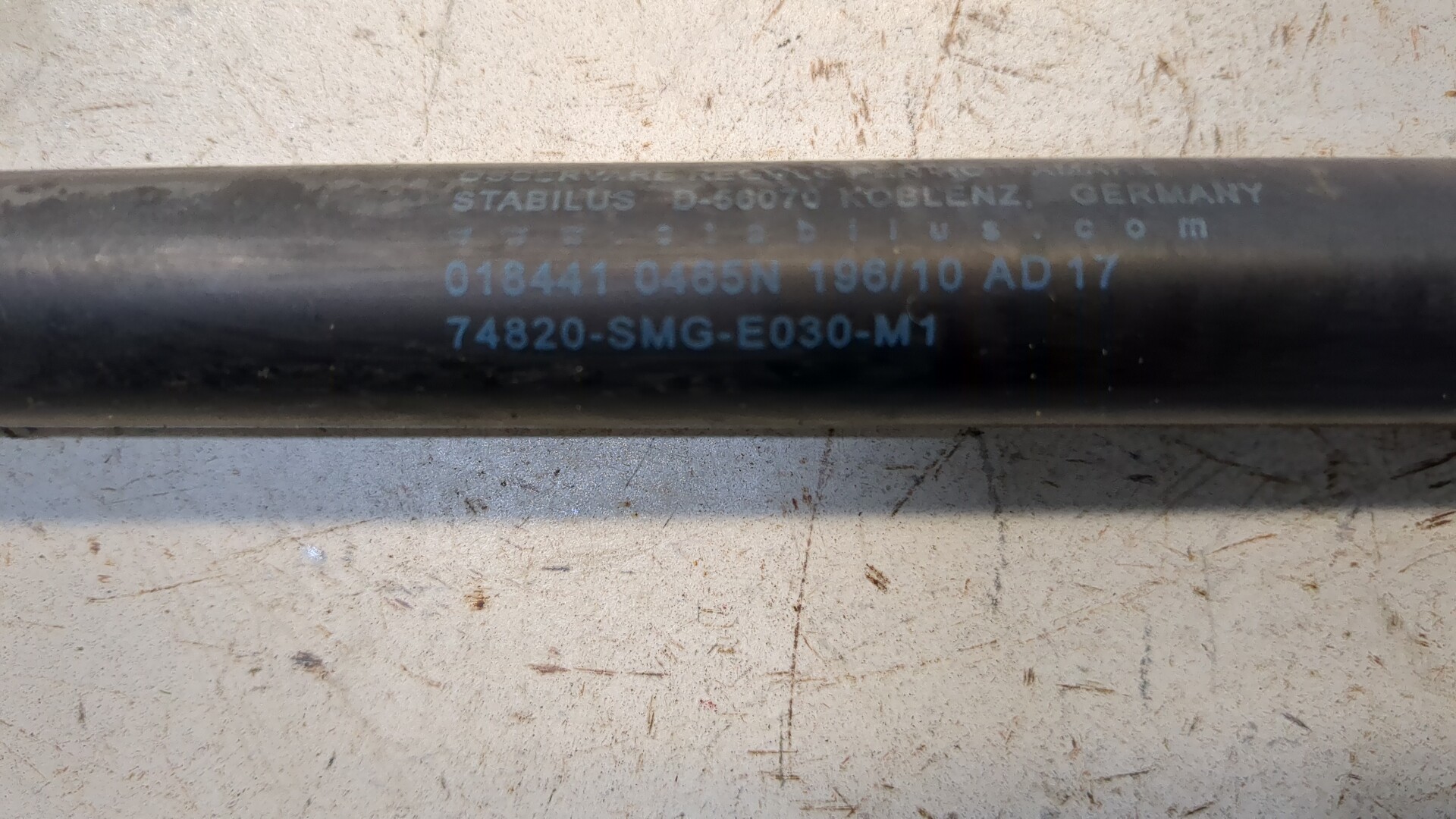 Амортизатор крышки багажника