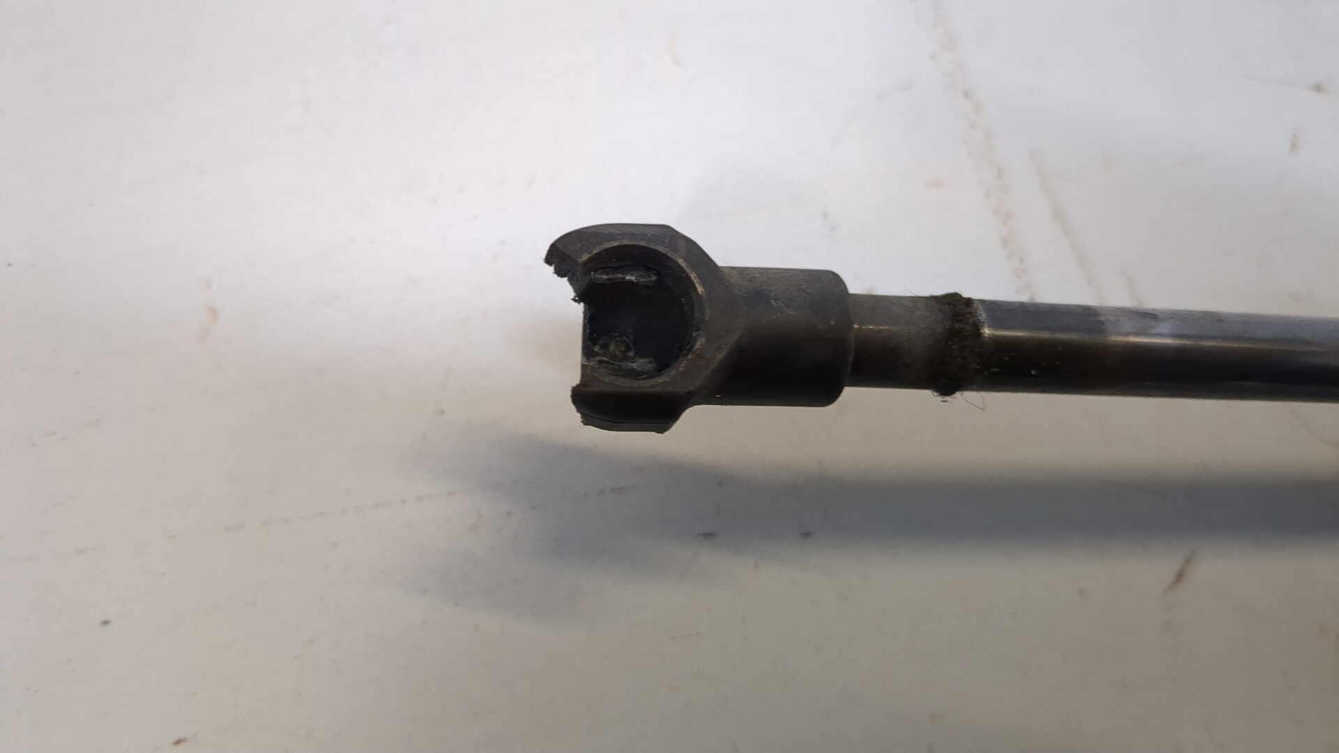 Амортизатор крышки багажника