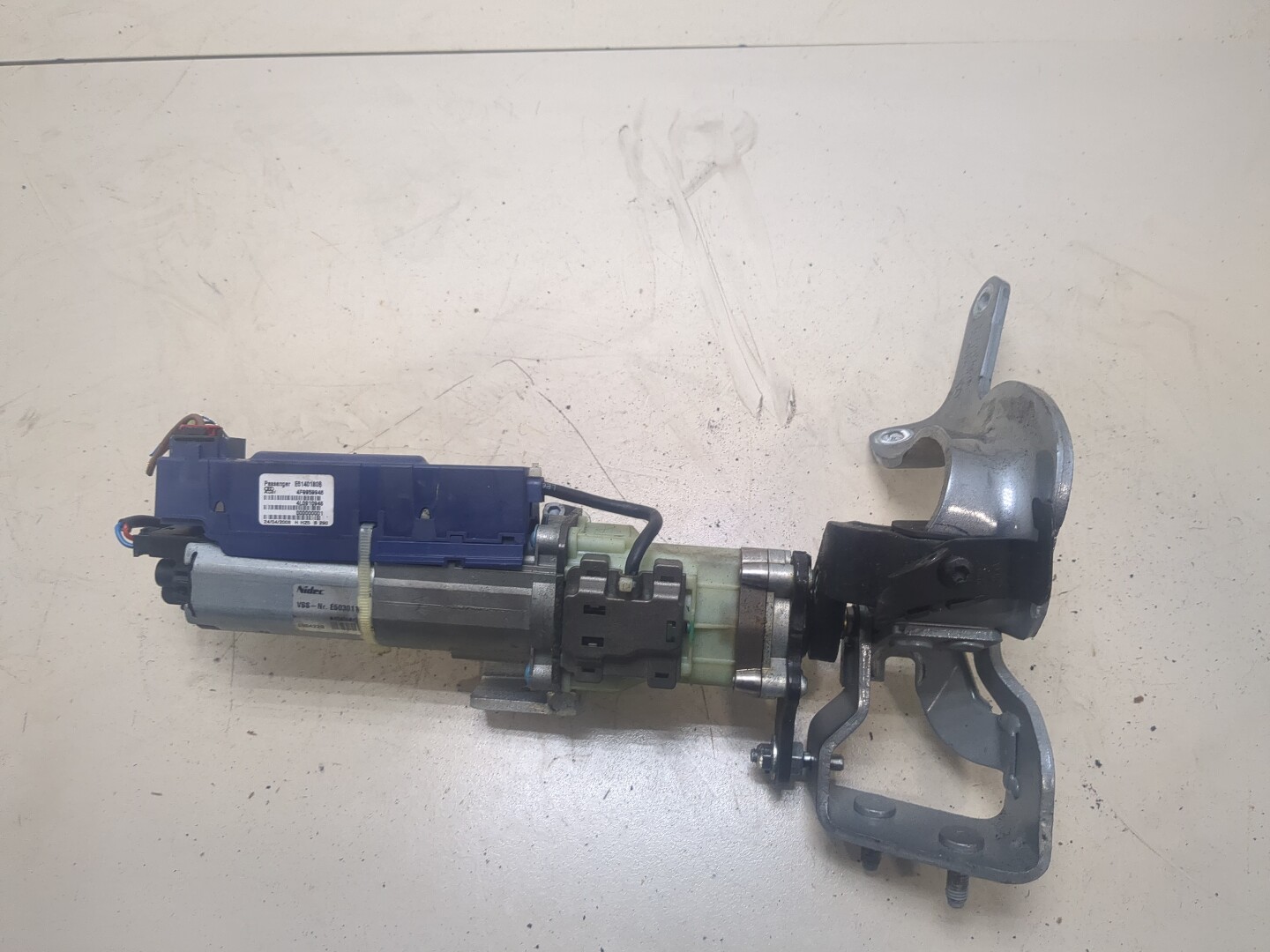 Активатор замка багажника