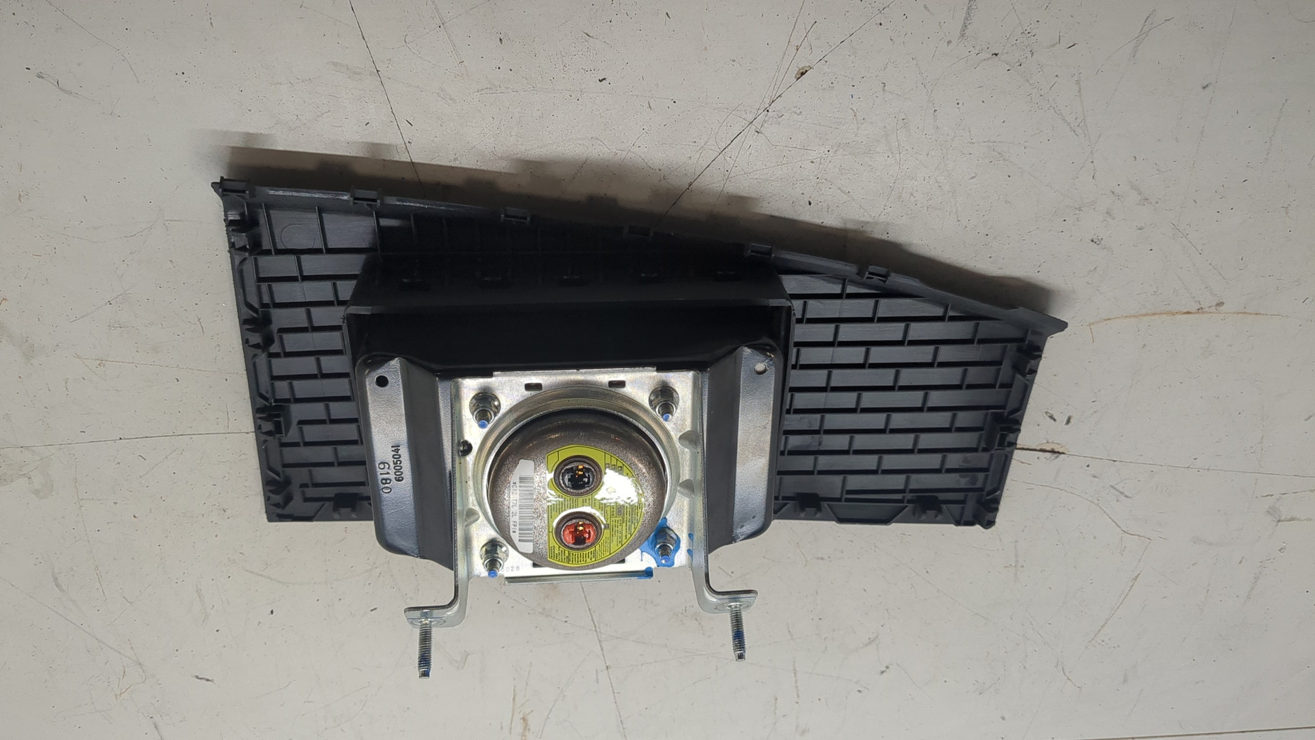 Подушка безопасности пассажирская (в торпедо)