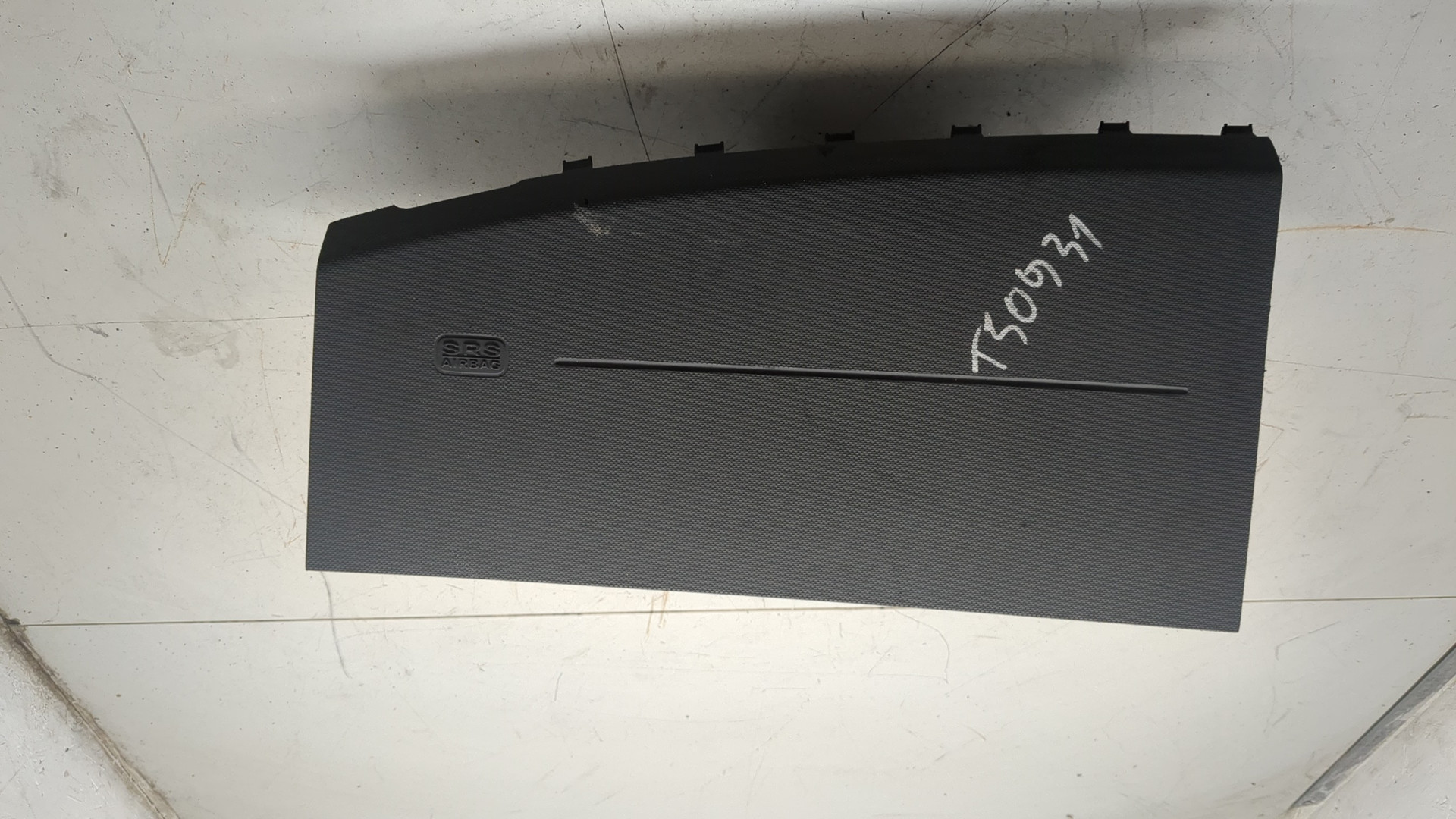 Подушка безопасности пассажирская (в торпедо)