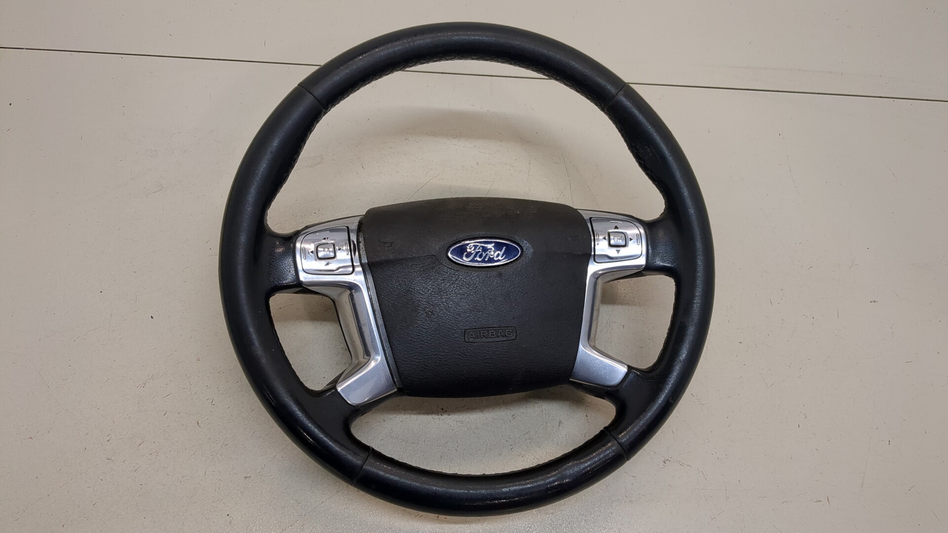 Рулевое колесо (руль)