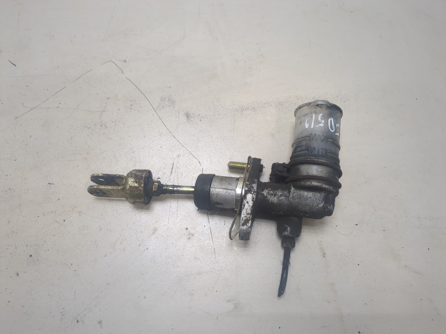 Цилиндр сцепления главный