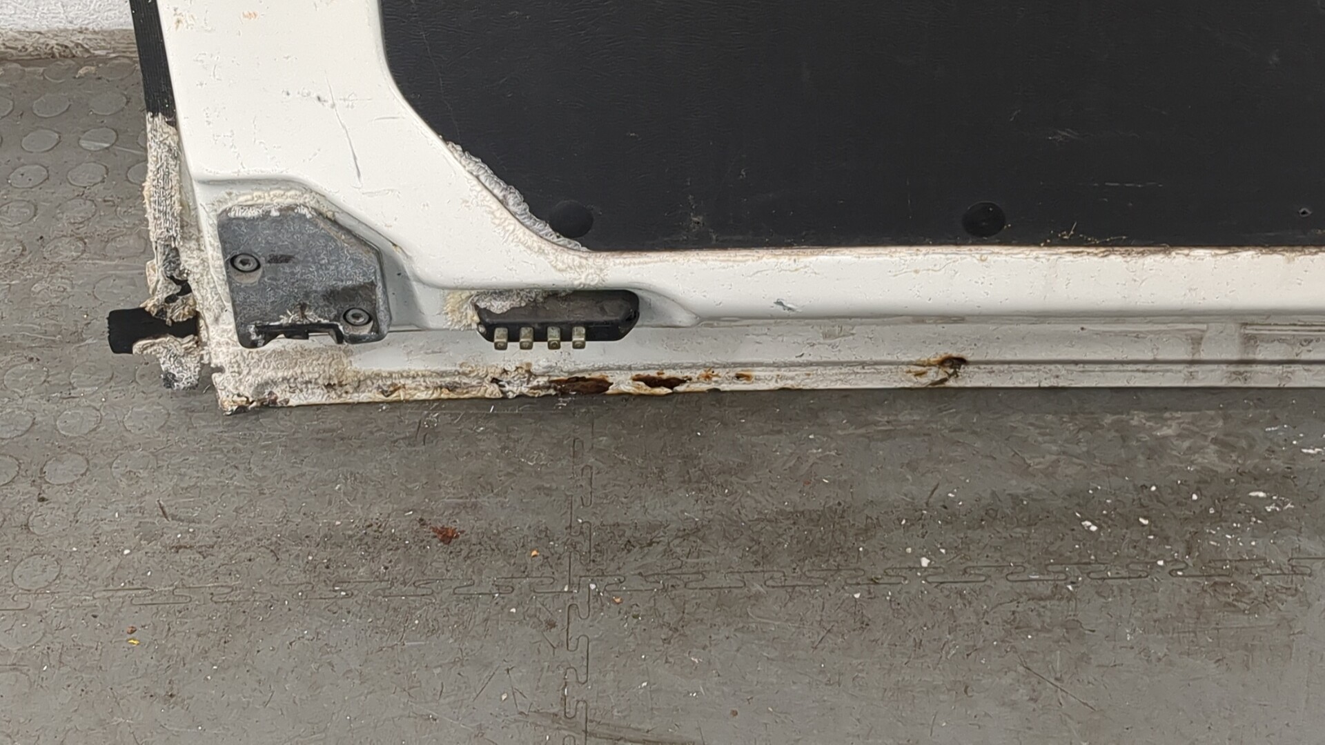 Дверь багажника левая