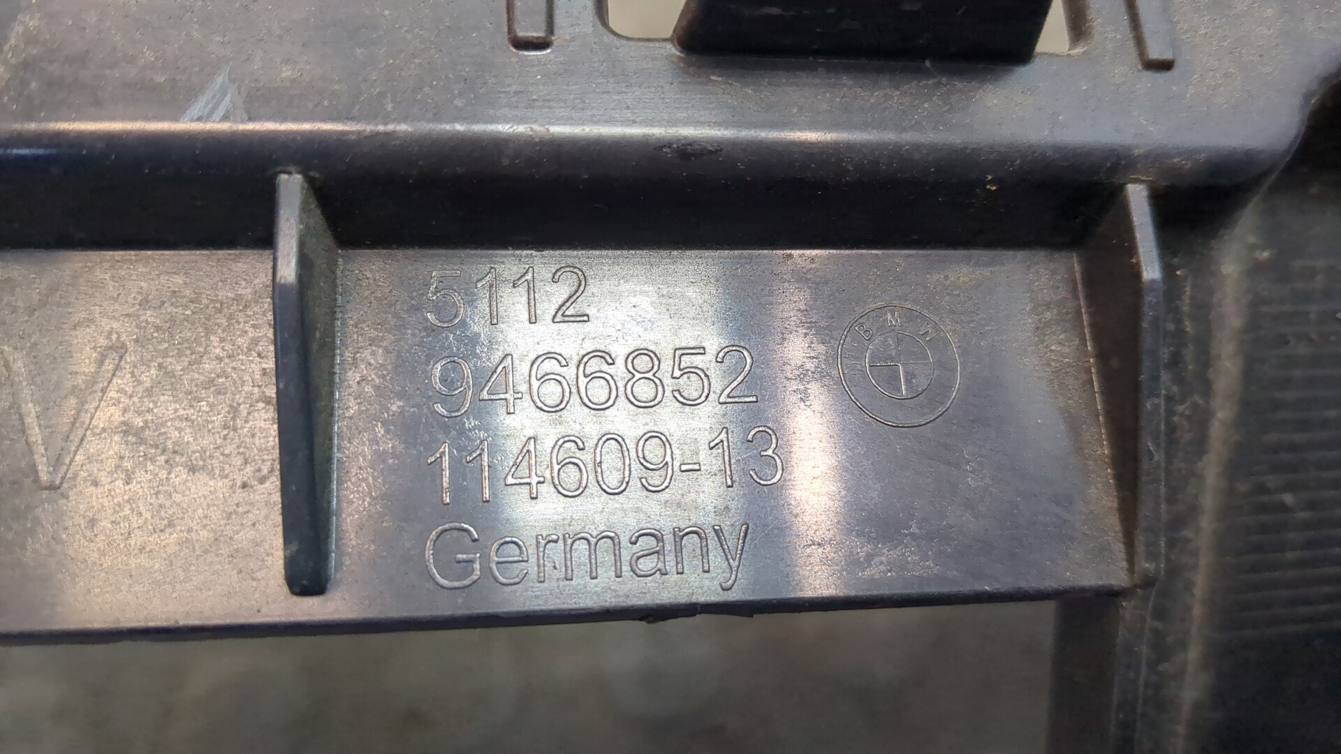 Кронштейн заднего бампера правый