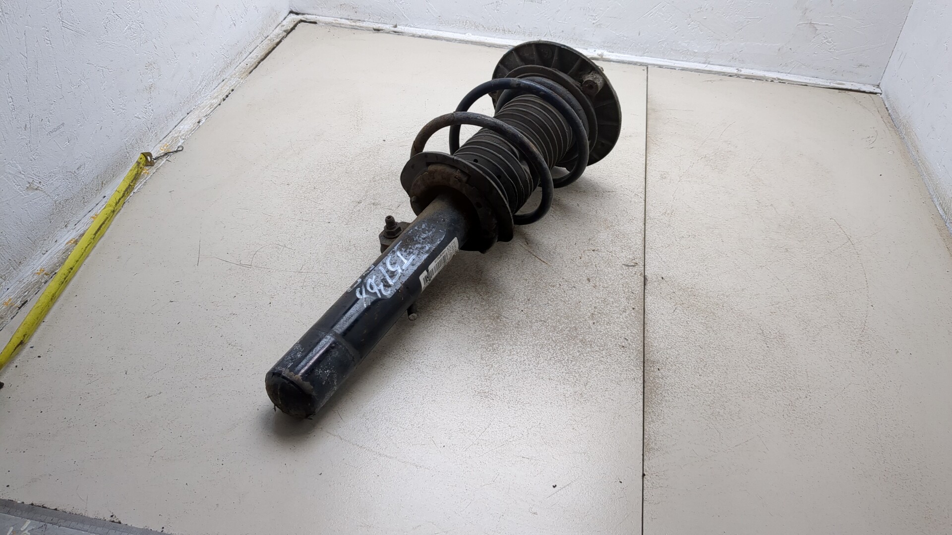 Амортизатор передний правый