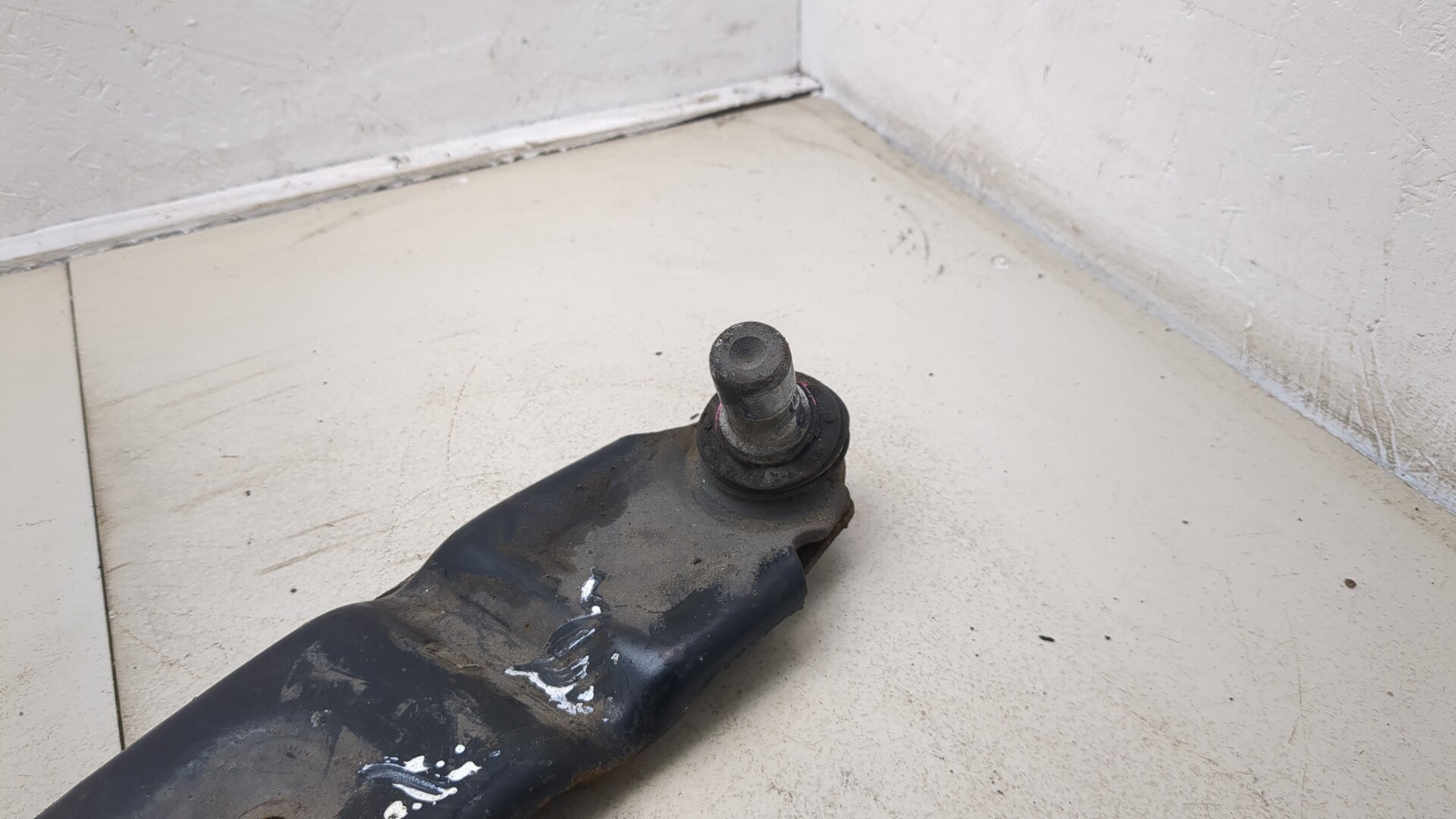 Рычаг передний правый