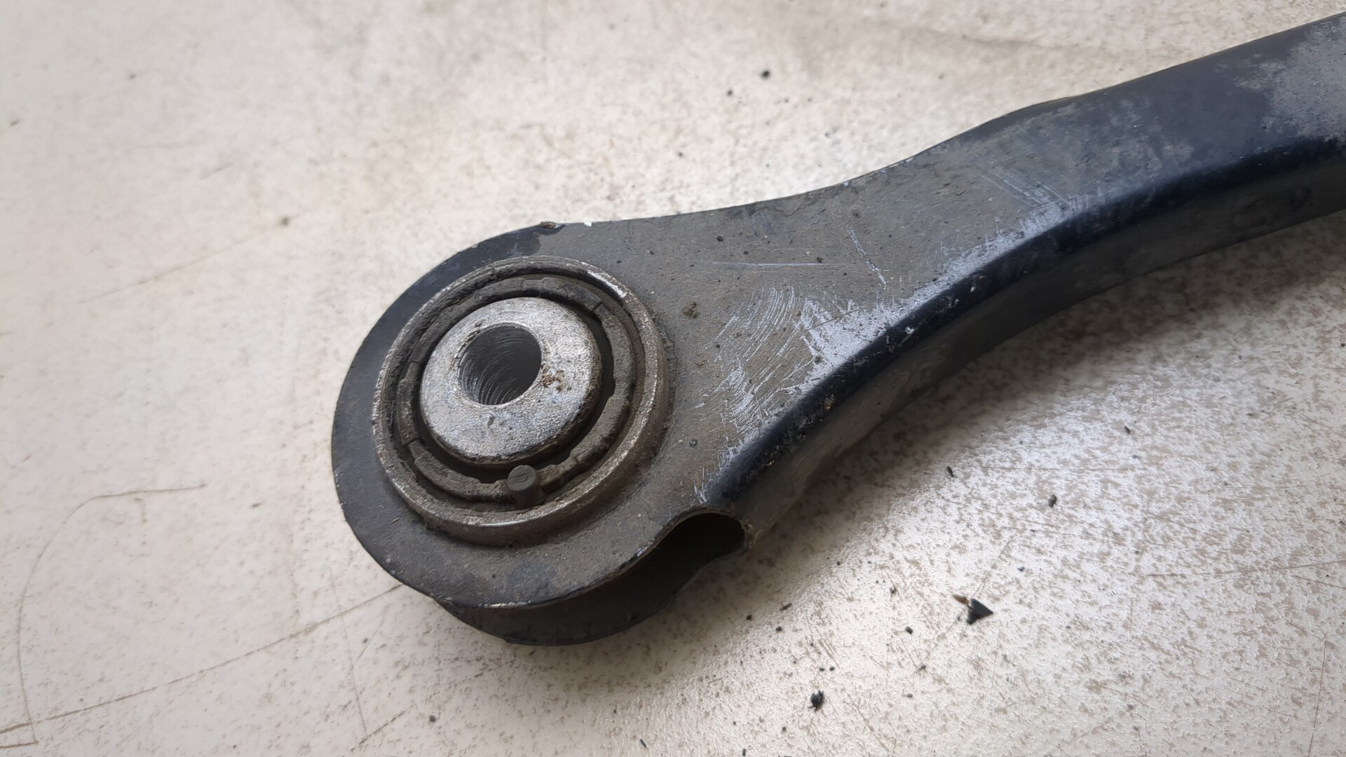 Рычаг задний левый