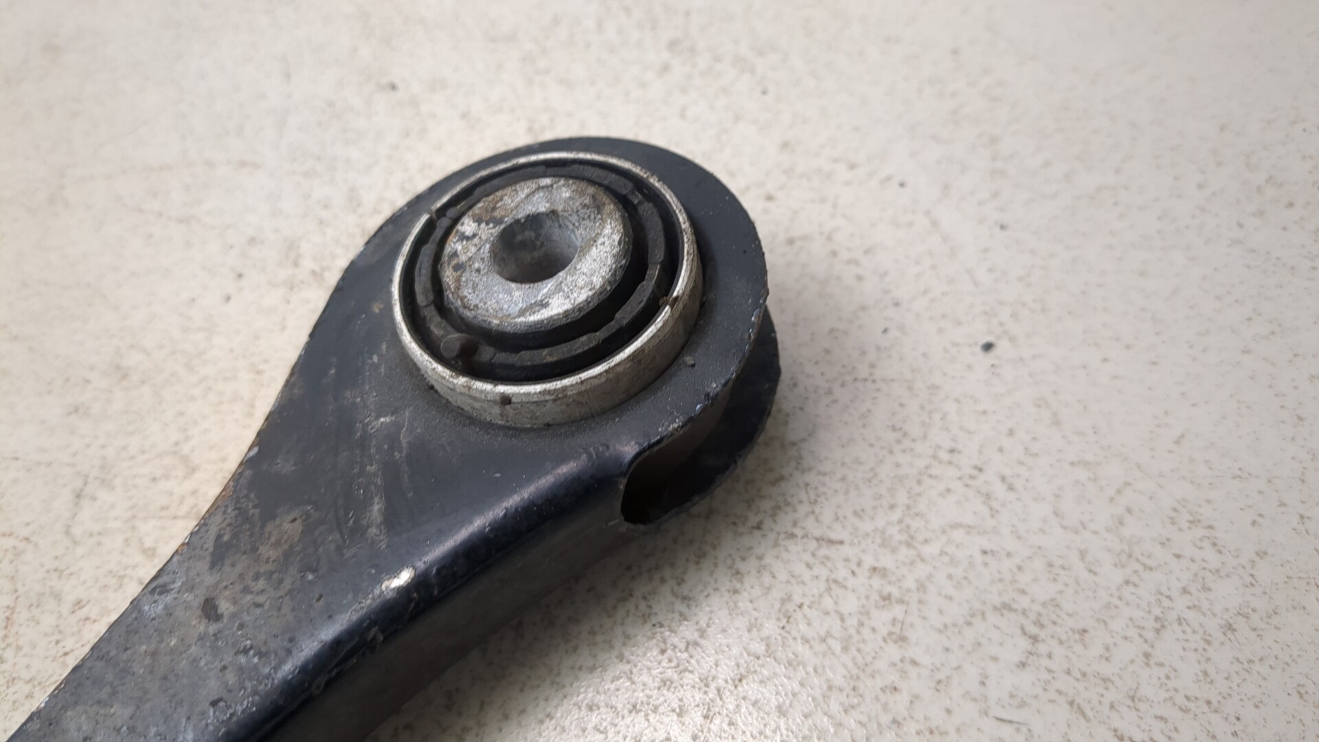 Рычаг задний левый