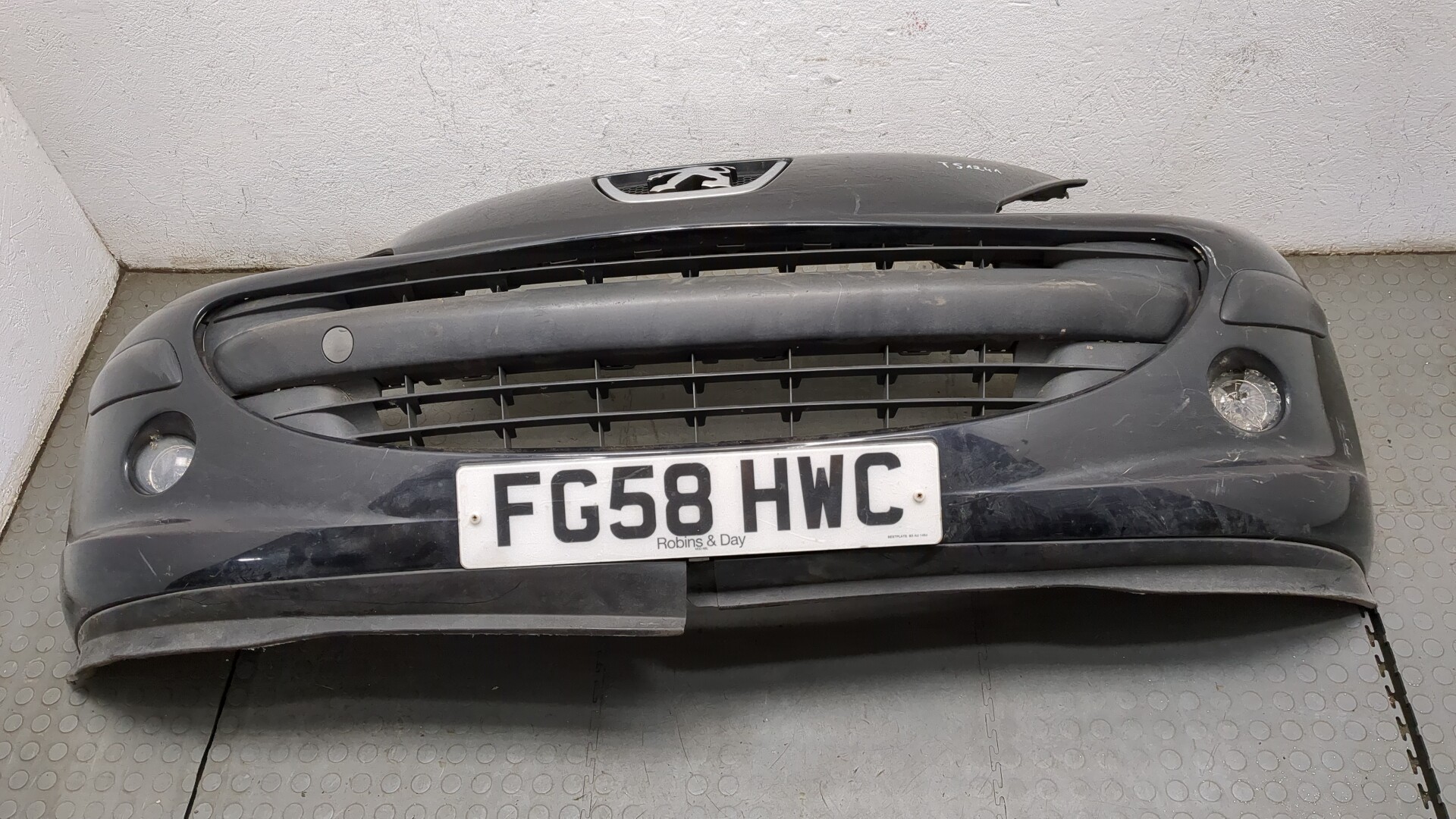 Бампер передний