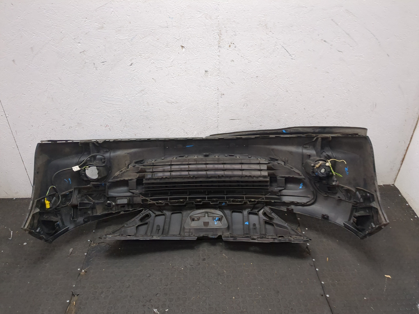 Бампер передний