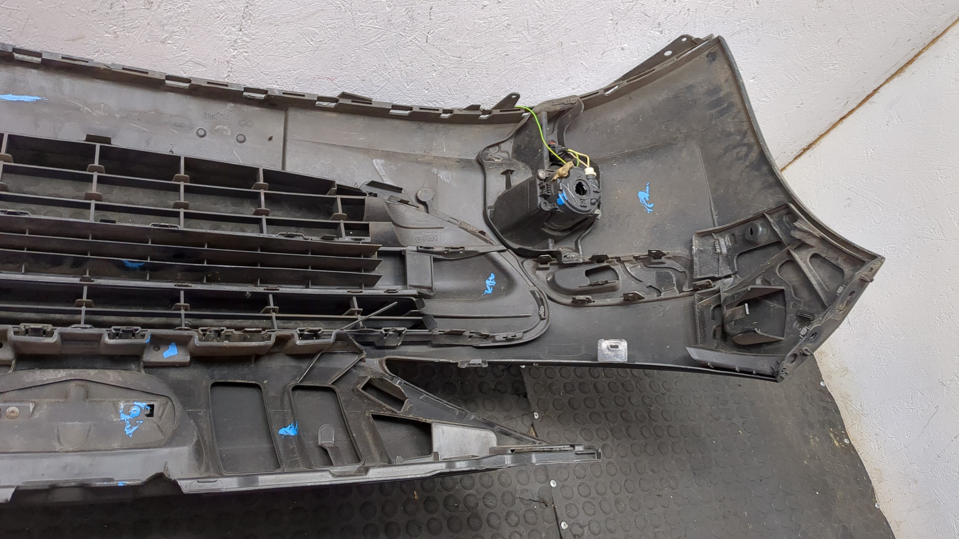 Бампер передний