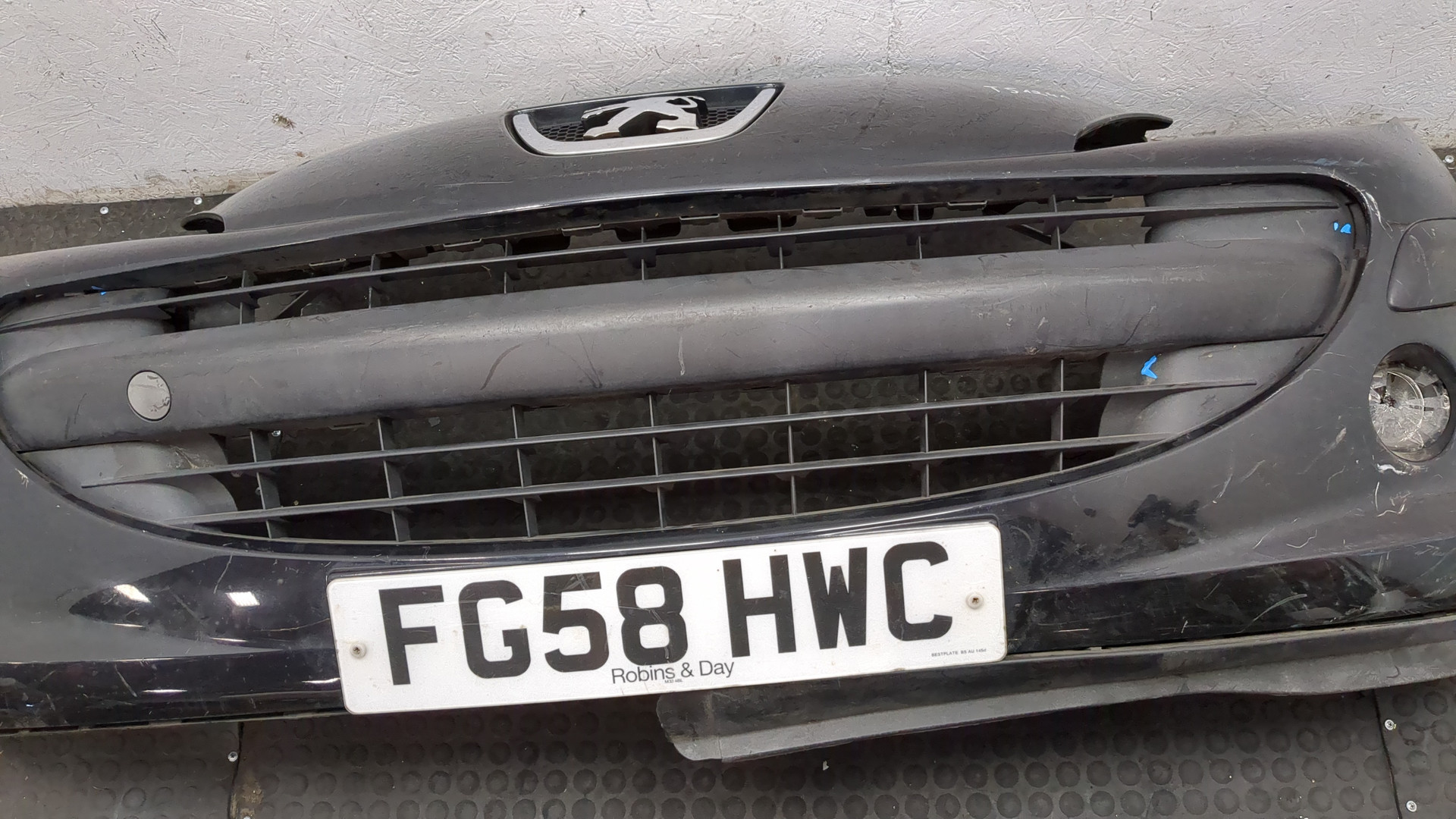 Бампер передний